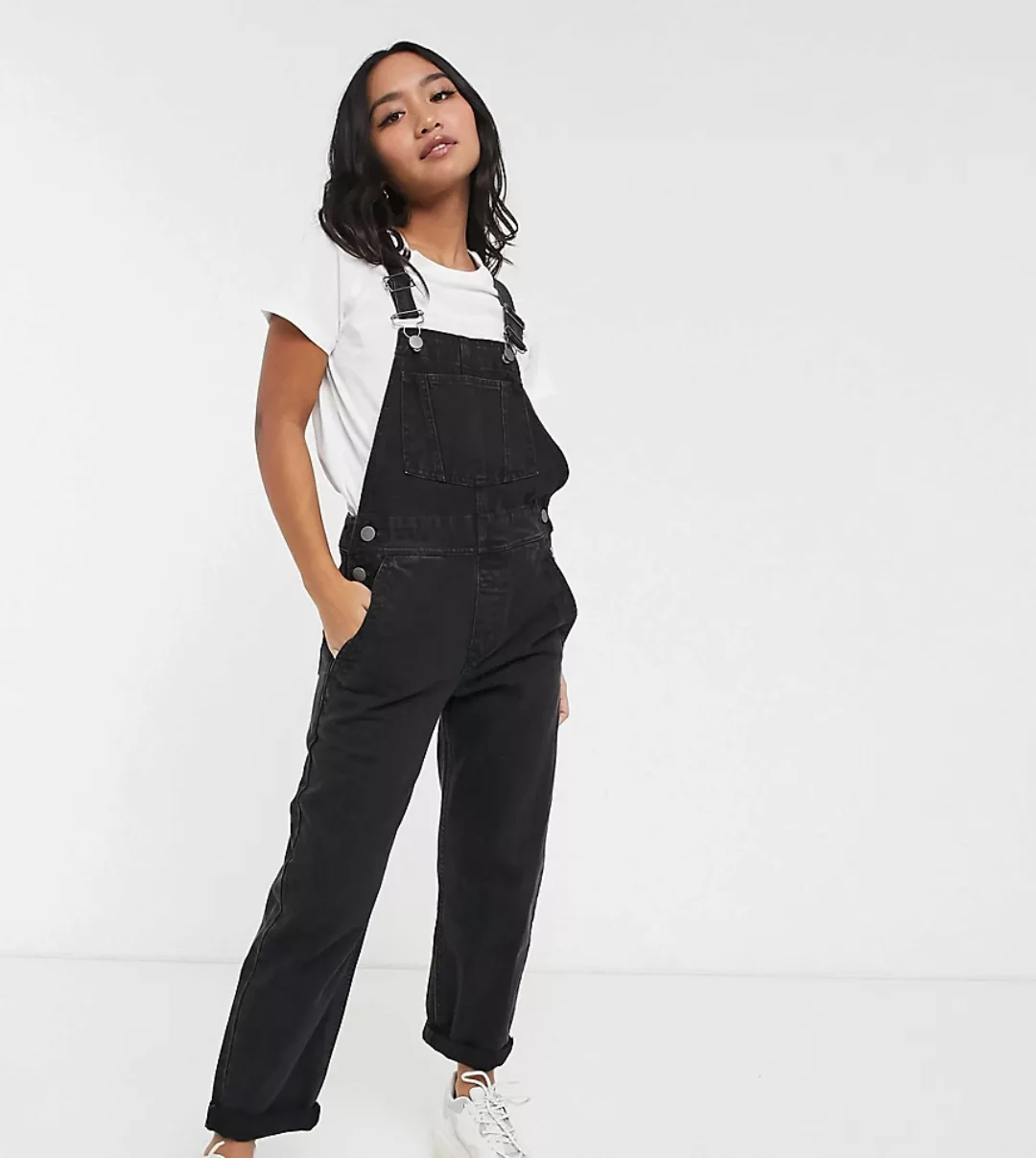 ASOS DESIGN Petite – Original – Jeans-Latzhose in verwaschenem Schwarz günstig online kaufen