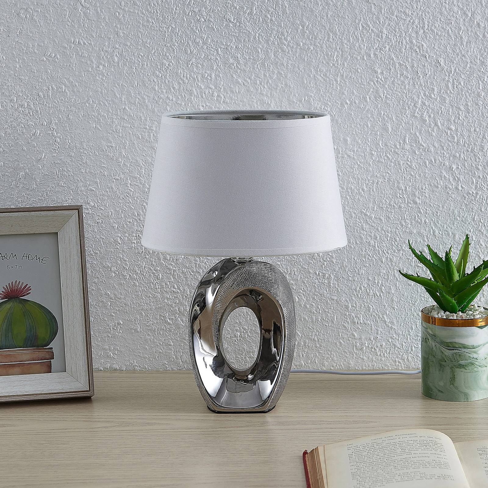 Lindby Alenja Tischlampe aus Keramik und Stoff günstig online kaufen
