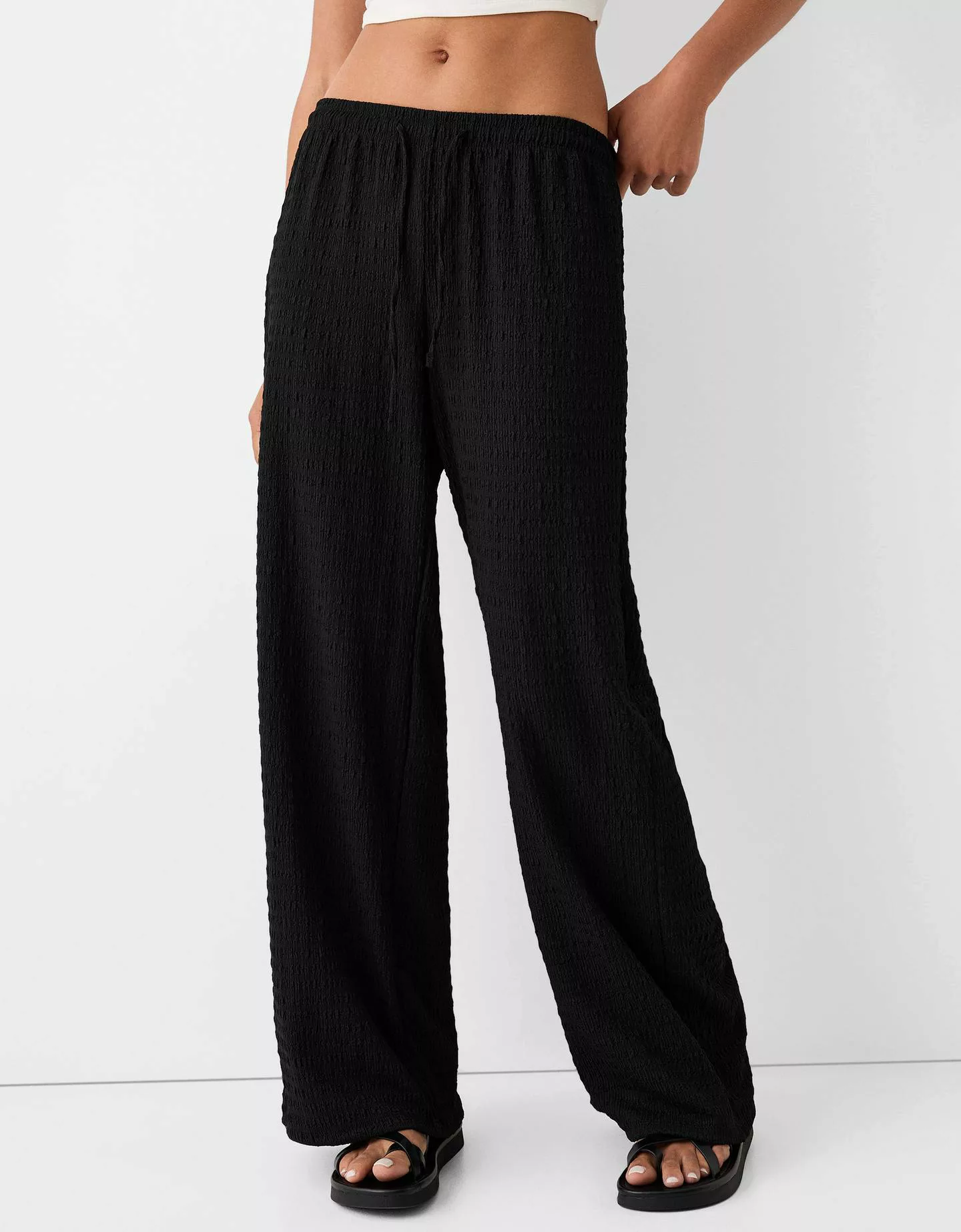 Bershka Straight-Leg-Hose Aus Waffelgewebe Damen M Schwarz günstig online kaufen