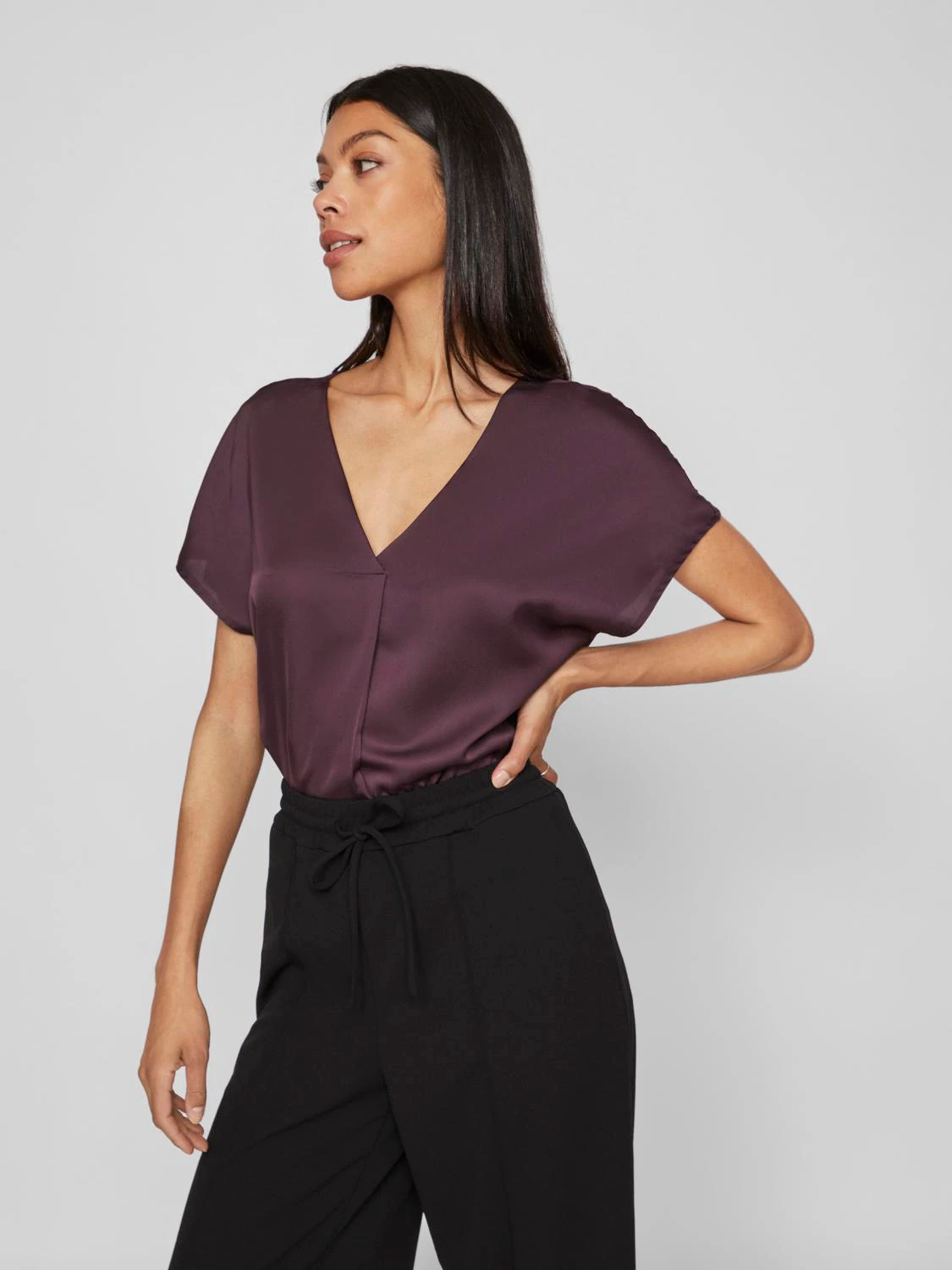 Vila V-Shirt VIELLETTE V-NECK S/S SATIN TOP - NOOS günstig online kaufen