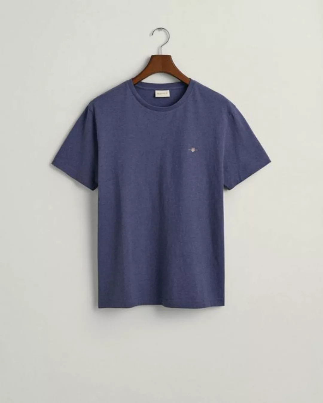 Gant T-Shirt SLIM SHIELD V-NECK T-SHIRT mit einer kleinen Logostickerei auf günstig online kaufen