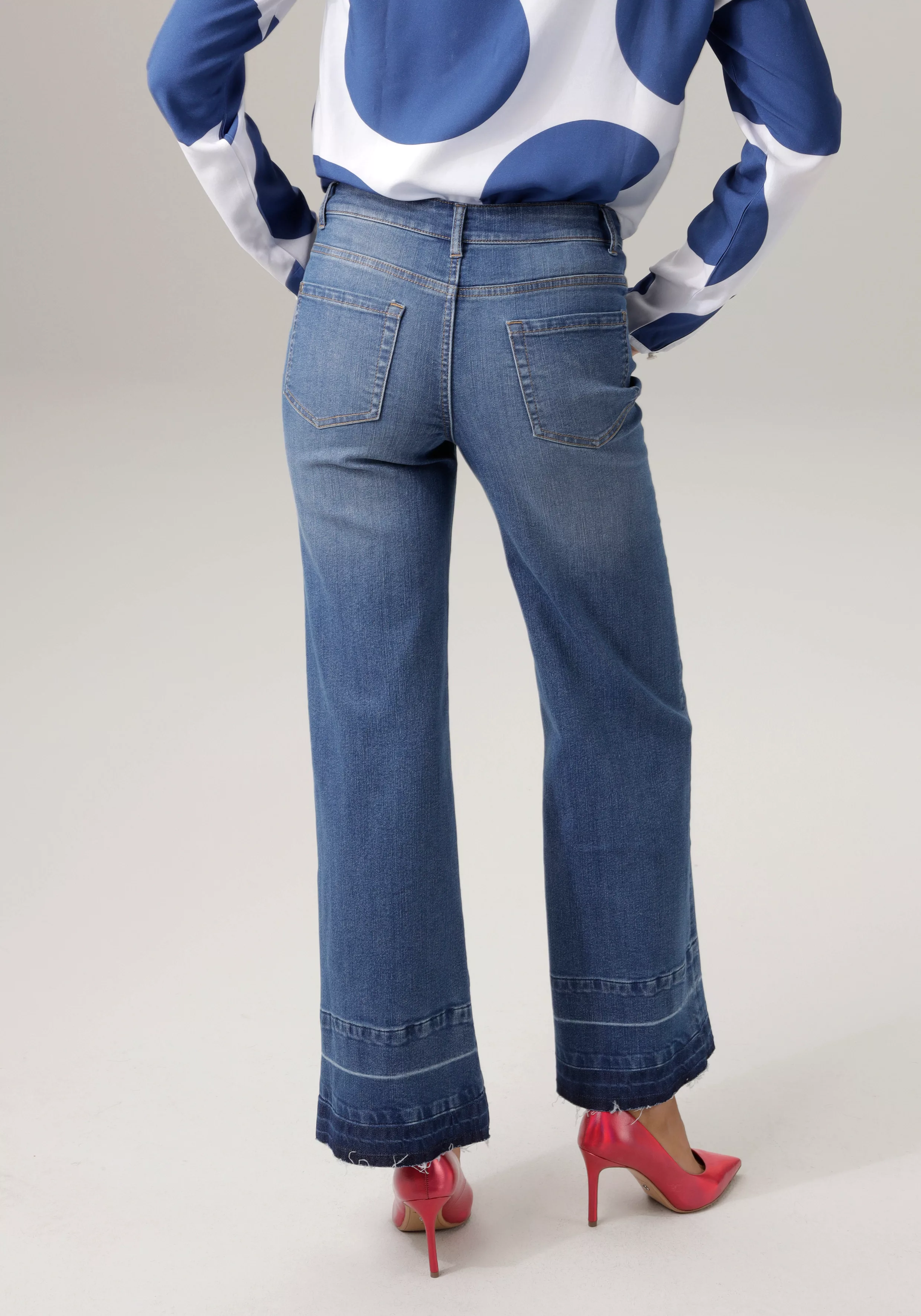 Aniston CASUAL Straight-Jeans, mit trendiger Waschung am leicht ausgefranst günstig online kaufen