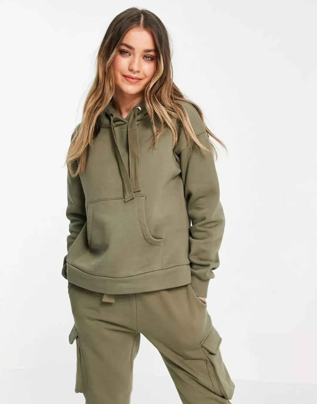 Chelsea Peers – Lounge-Kapuzenpullover im Utility-Stil in Khaki, Kombiteil- günstig online kaufen