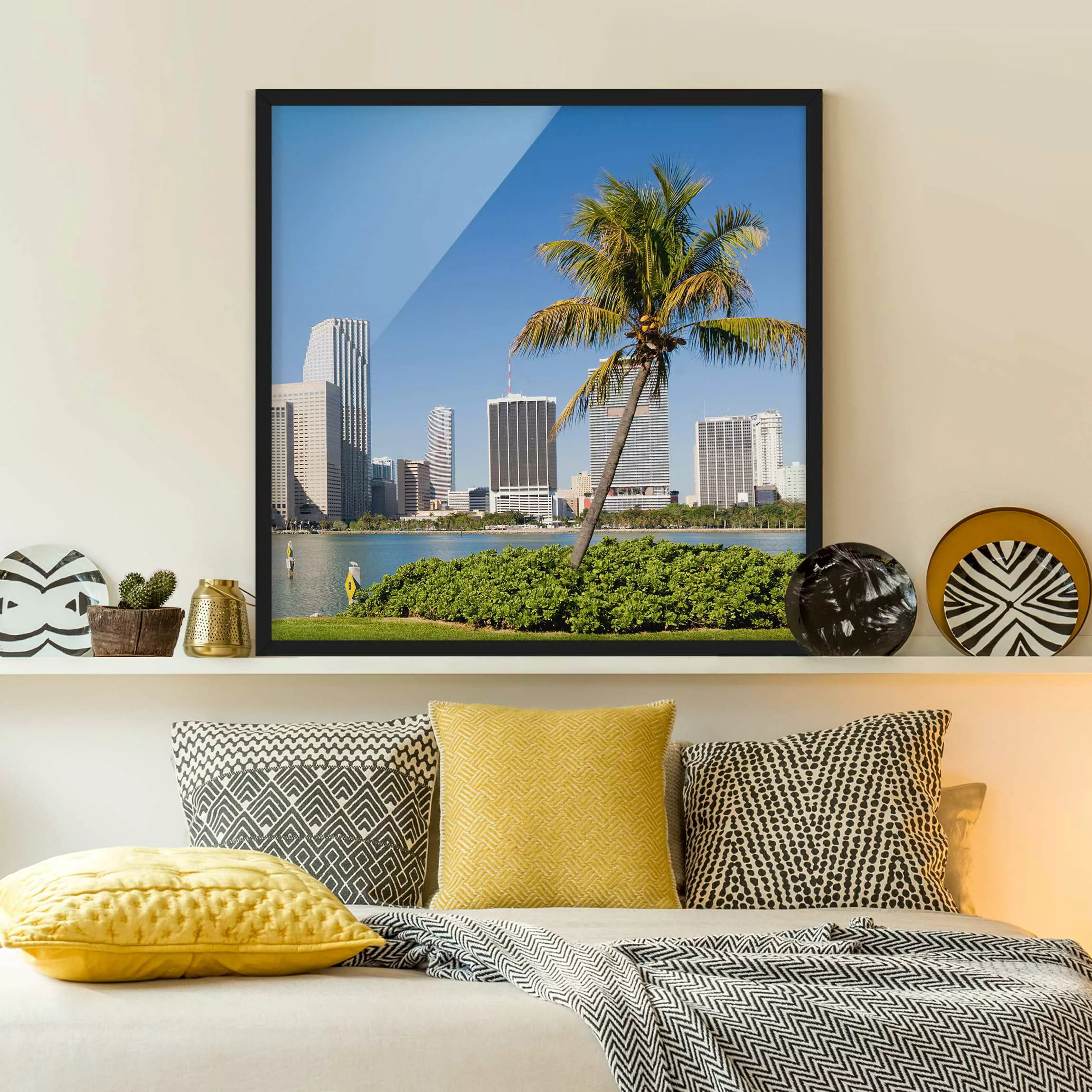 Bild mit Rahmen Architektur & Skyline - Quadrat Miami Beach Skyline günstig online kaufen