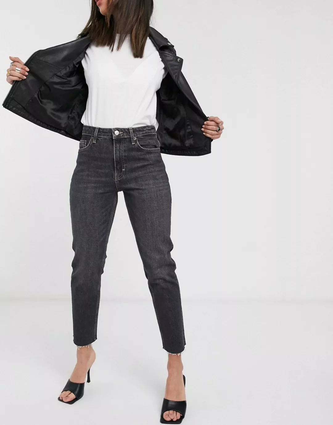 Topshop – Gerade geschnittene Jeans in extrem verwaschenem Schwarz günstig online kaufen