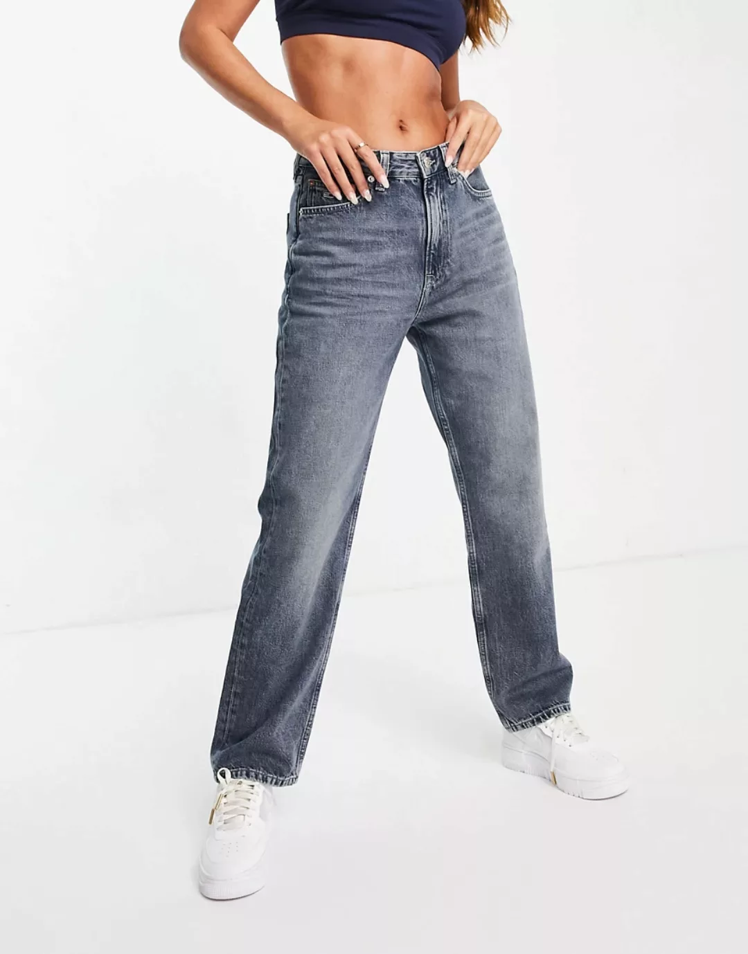 Tommy Jeans – Gerade geschnittene Jeans in Grau mit hohem Bund günstig online kaufen