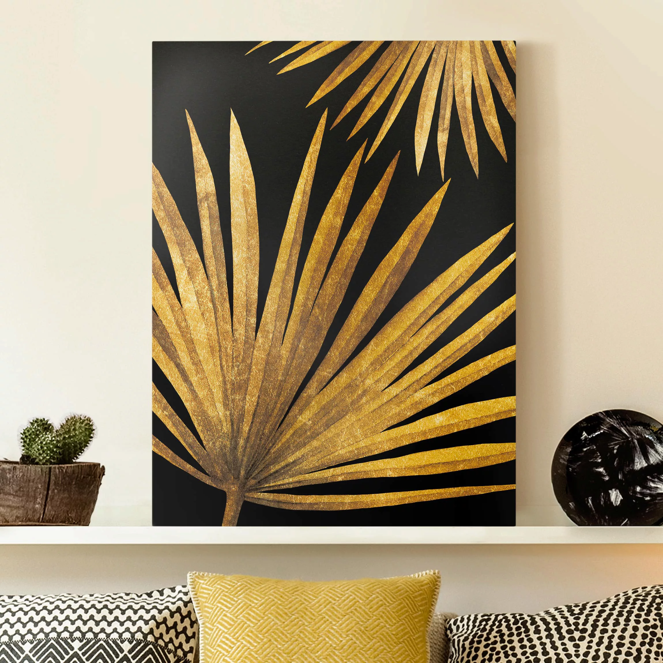 Leinwandbild Blumen - Hochformat Gold - Palmenblatt auf Schwarz günstig online kaufen