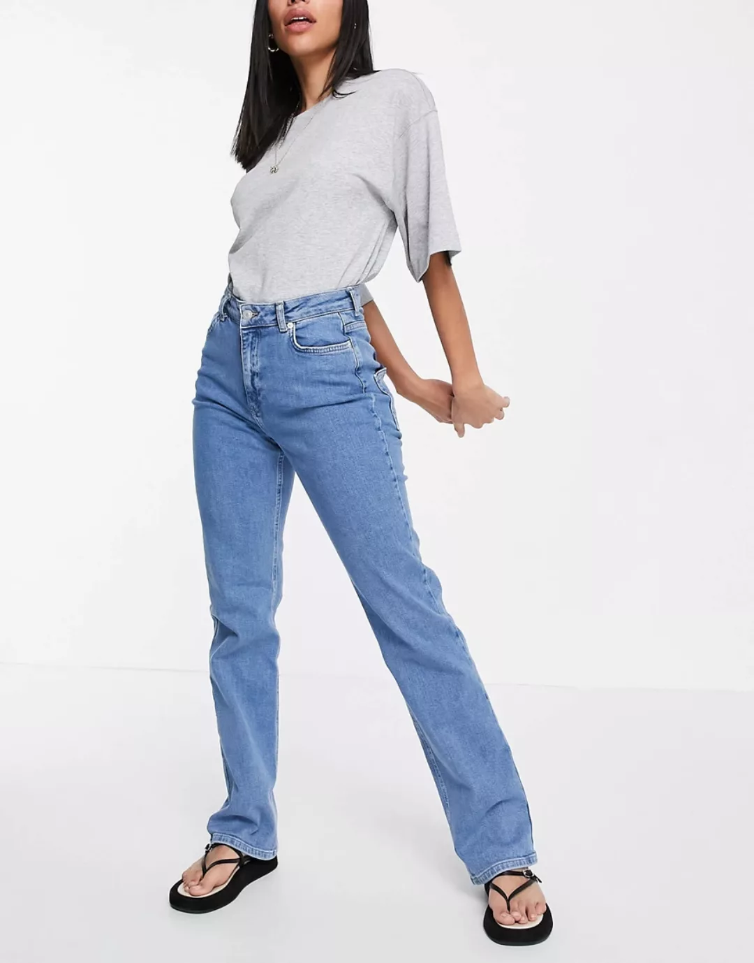 NA-KD – Gerade geschnittene Jeans in Blau günstig online kaufen