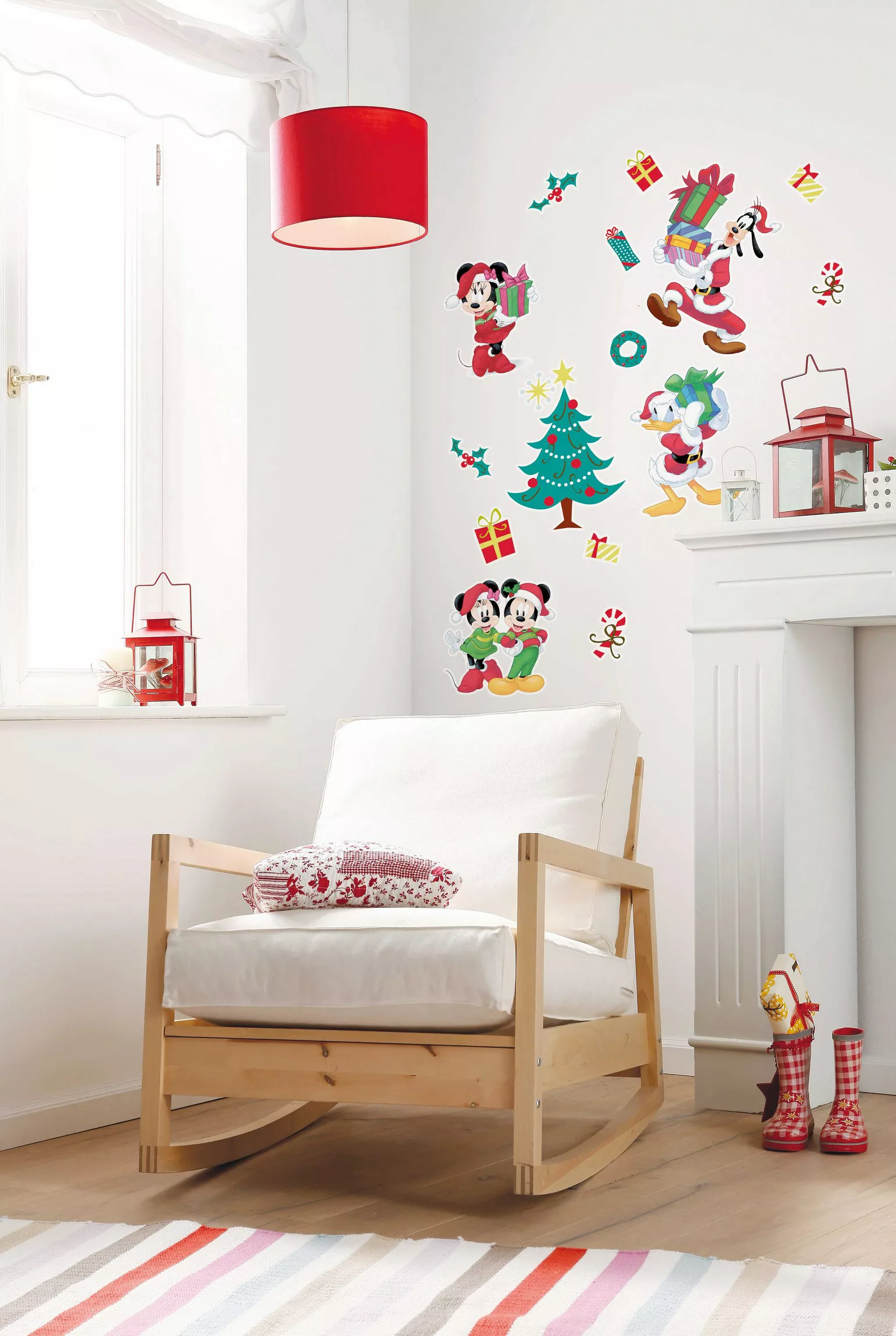 Komar Deko-Sticker Mickey Christmas Presents 50 cm x 70 cm günstig online kaufen