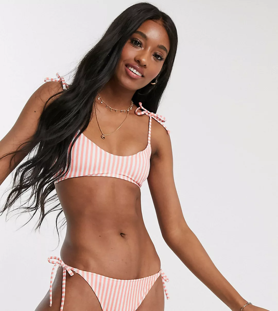 Monki – Bandeau-Bikinioberteil aus recyceltem Polyester in Rosa und Weiß ge günstig online kaufen