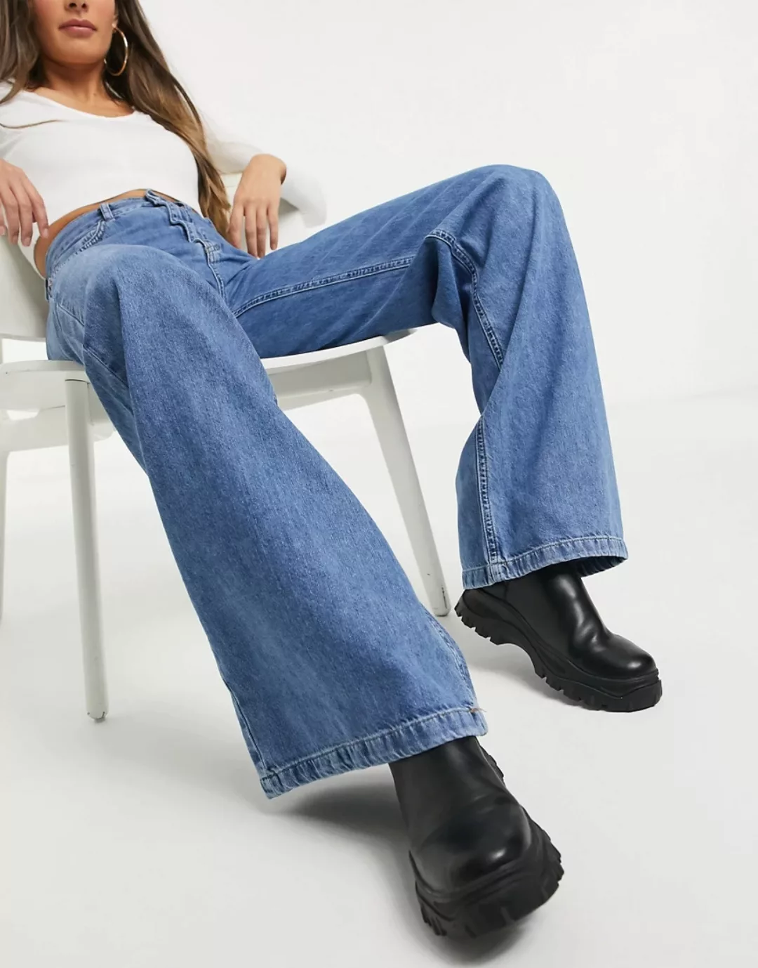 Stradivarius – Jeans mit weitem Bein im Stil der 90er in Blau günstig online kaufen