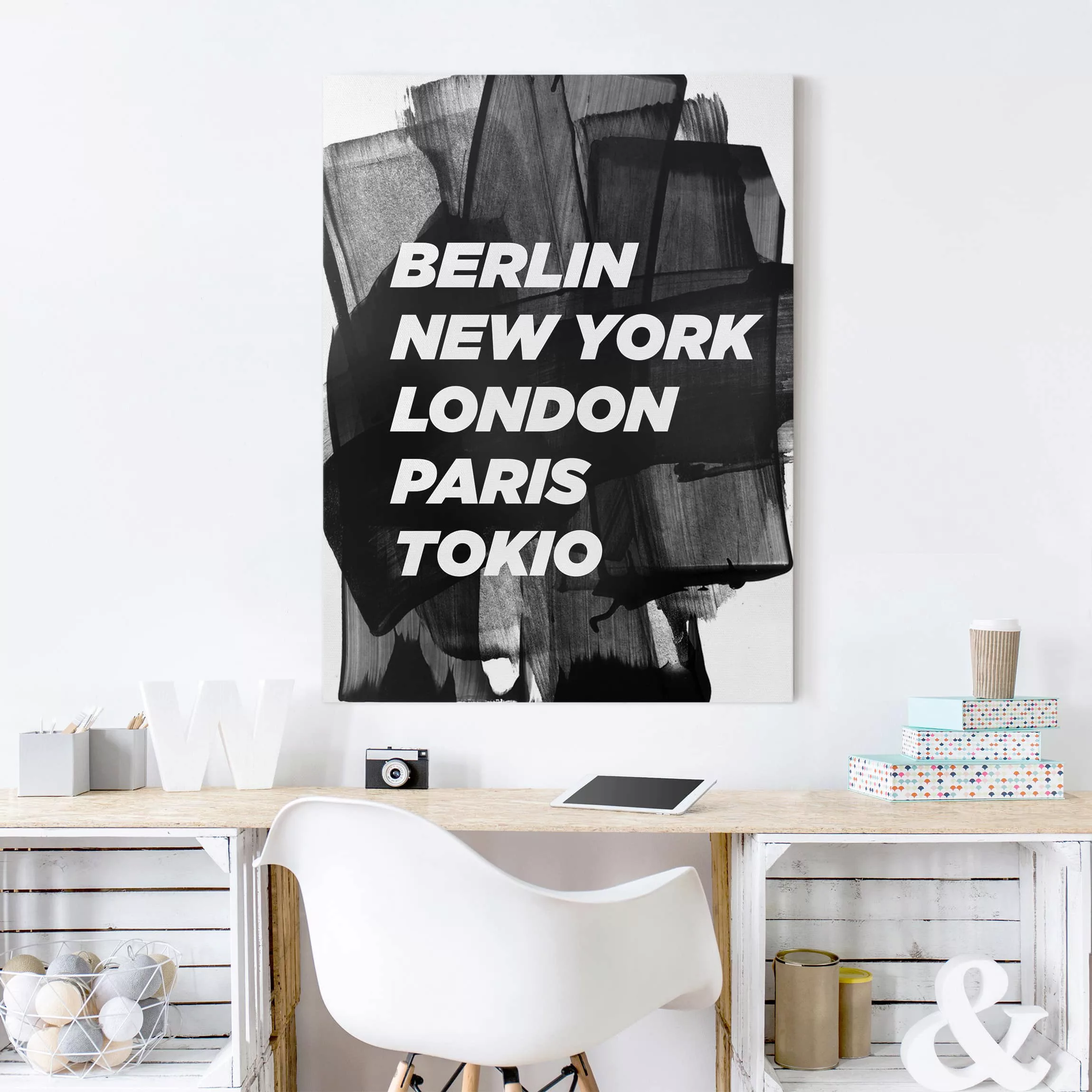 Leinwandbild Schwarz-Weiß - Hochformat Berlin New York London günstig online kaufen