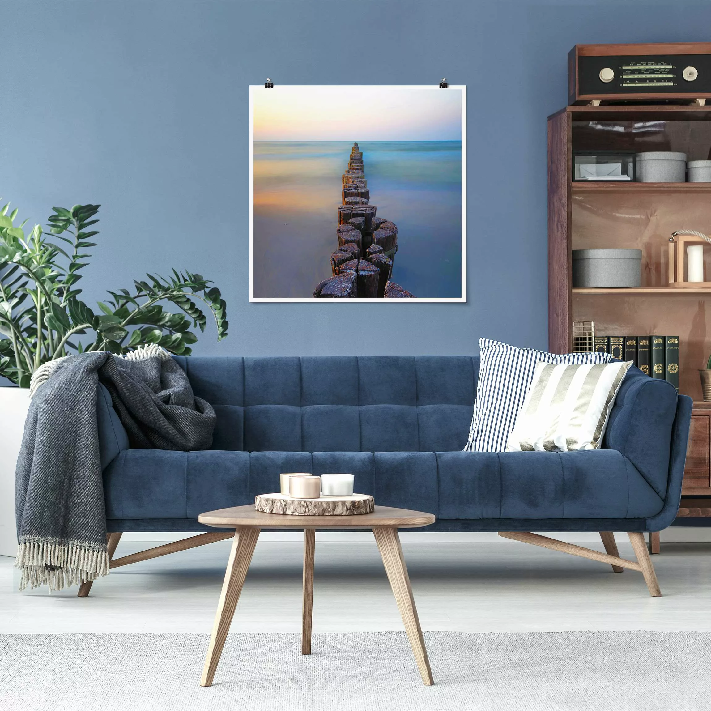 Poster Buhnen bei Sonnenuntergang am Meer günstig online kaufen