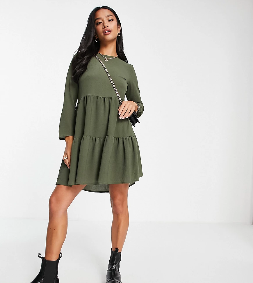 ASOS DESIGN Petite – Langärmliges, gestuftes Mini-Hängerkleid in Khaki-Grün günstig online kaufen