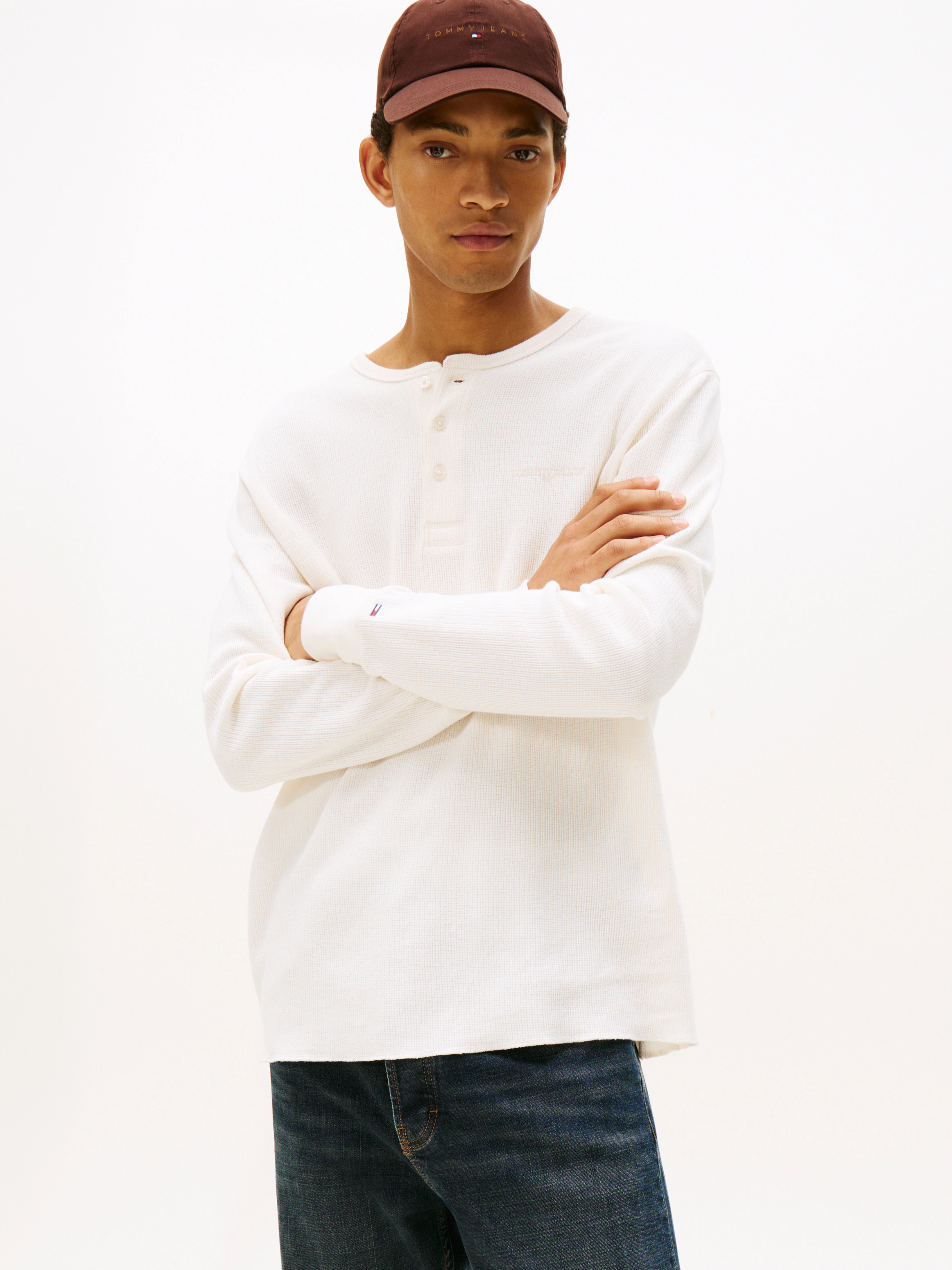 Tommy Jeans Henleyshirt "TJM WAFFLE SCRIPT HENLEY", Rundhals, slim fit, mit günstig online kaufen