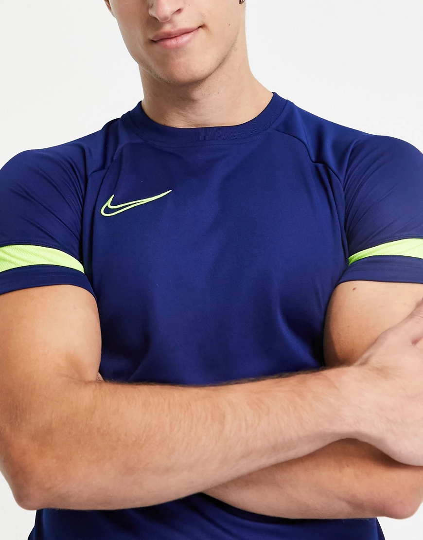 Nike Football – Academy – T-Shirt in Marineblau und Volt günstig online kaufen