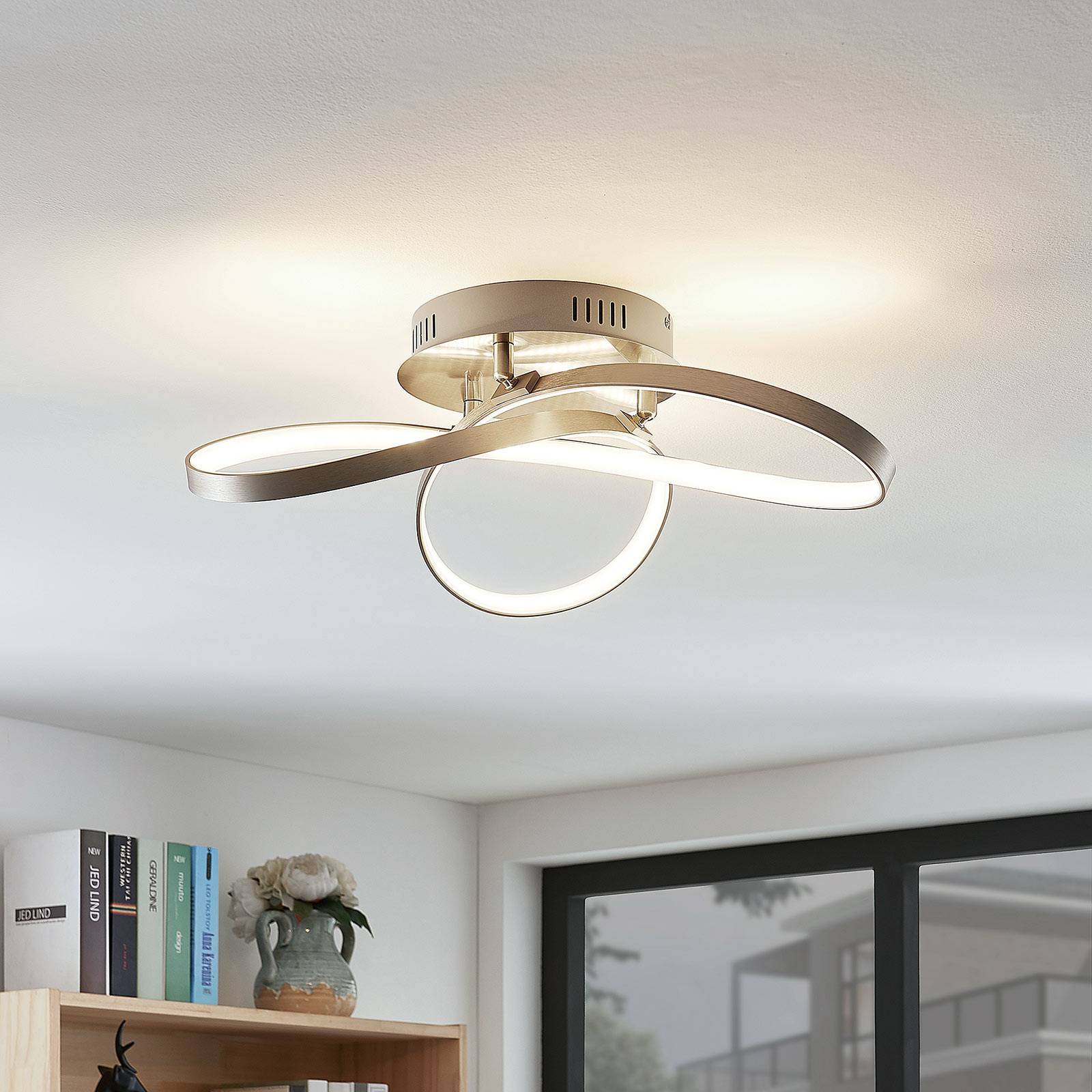 Modern geformte LED-Deckenlampe Saliha günstig online kaufen
