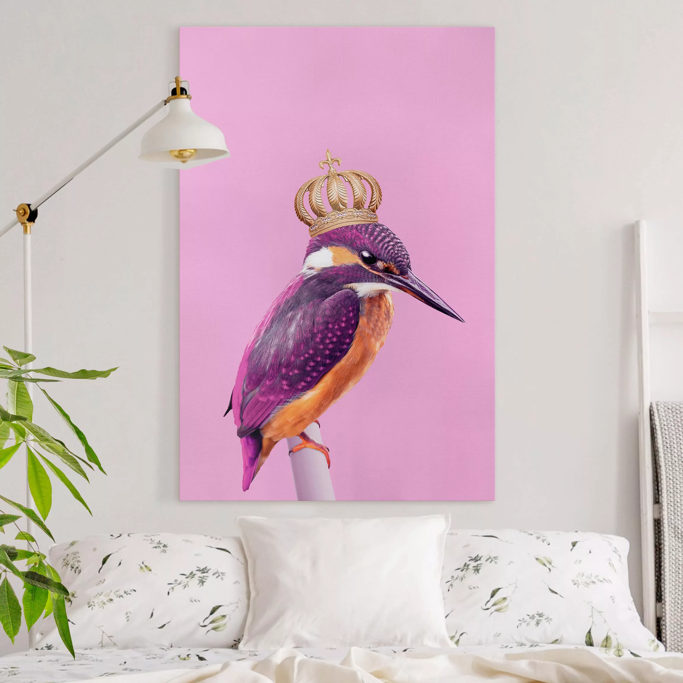 Leinwandbild Tiere - Hochformat Rosa Eisvogel mit Krone günstig online kaufen