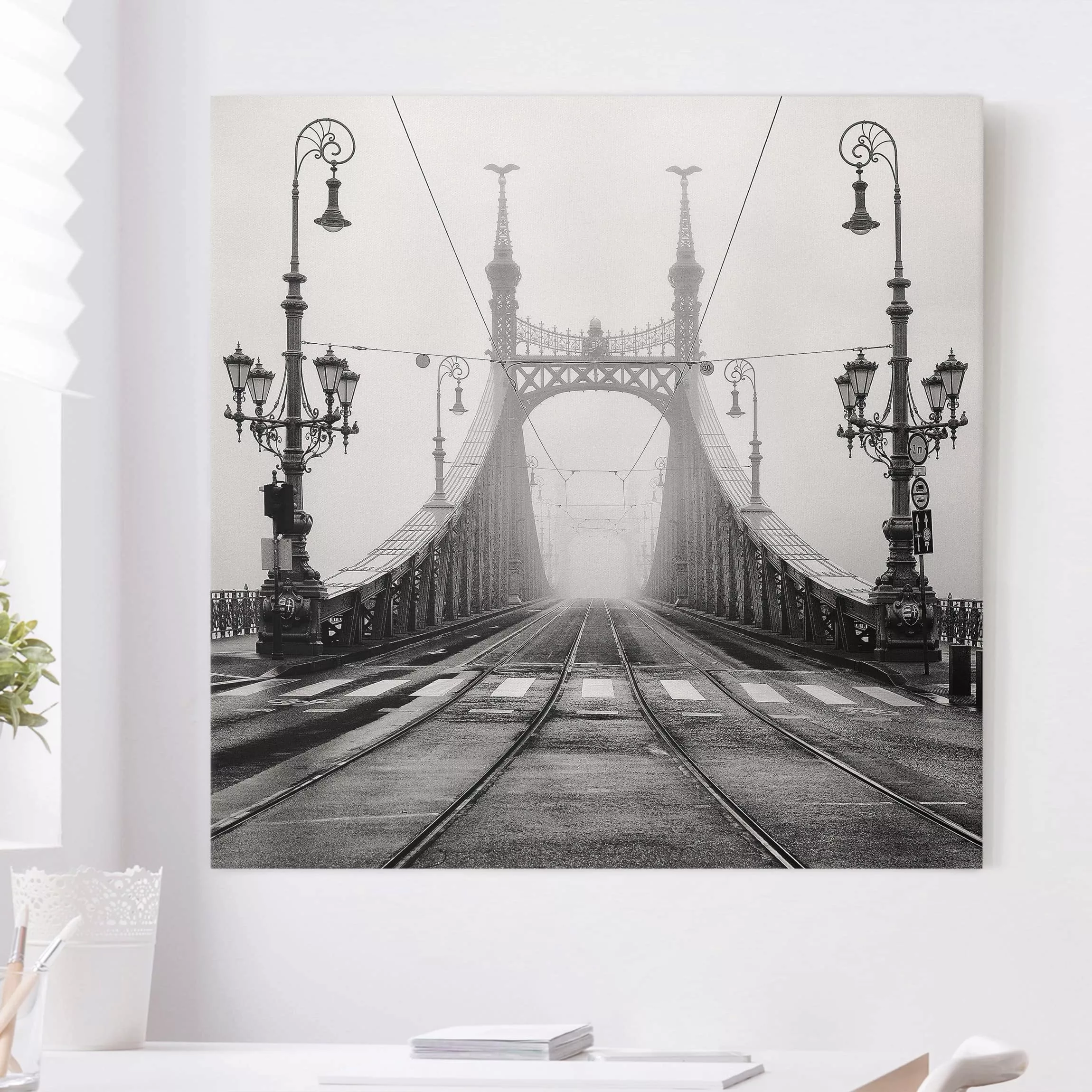 Leinwandbild Architektur & Skyline - Quadrat Brücke in Budapest günstig online kaufen