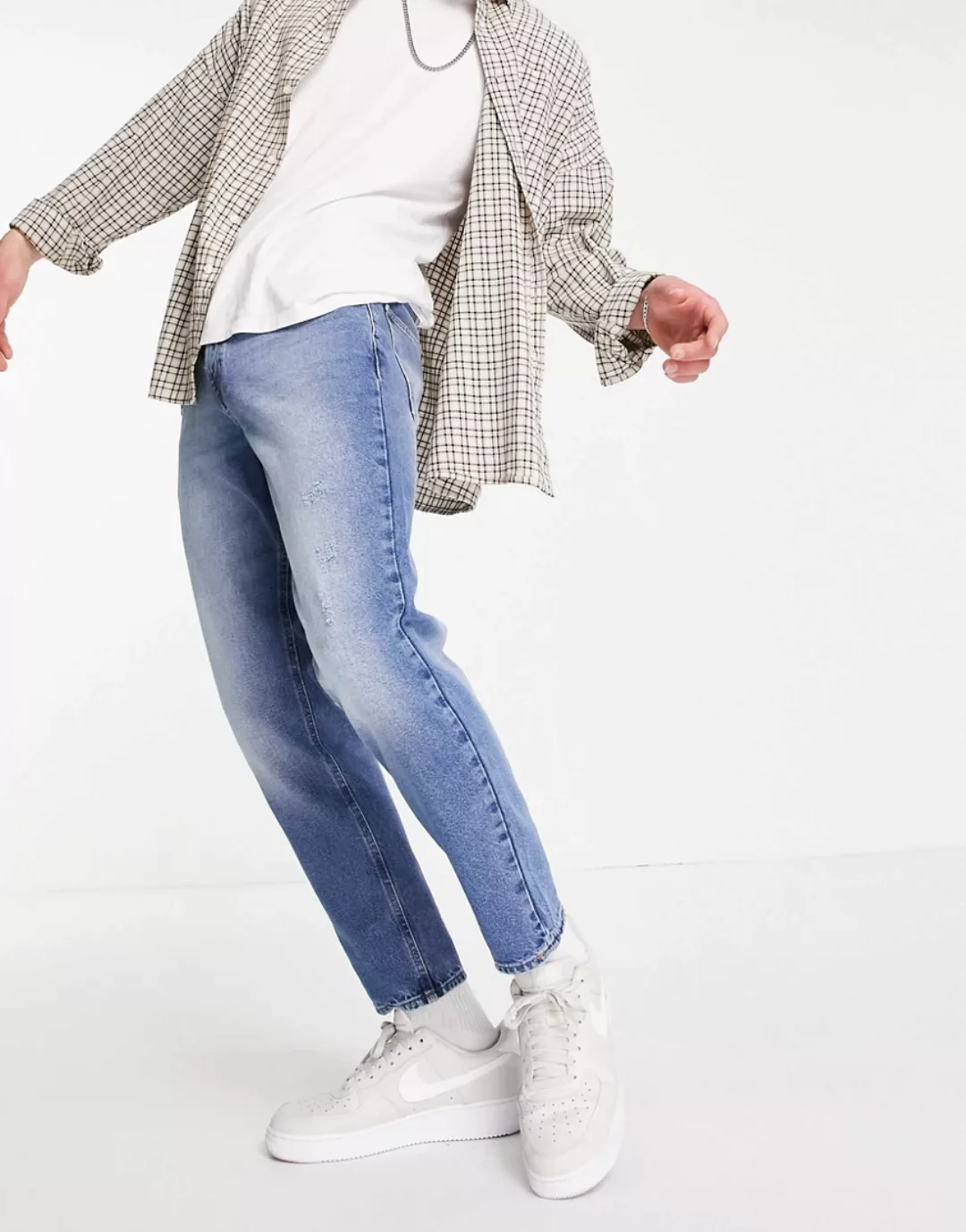 ASOS DESIGN – Klassische, steife Jeans in mittelblauer Vintage-Waschung günstig online kaufen