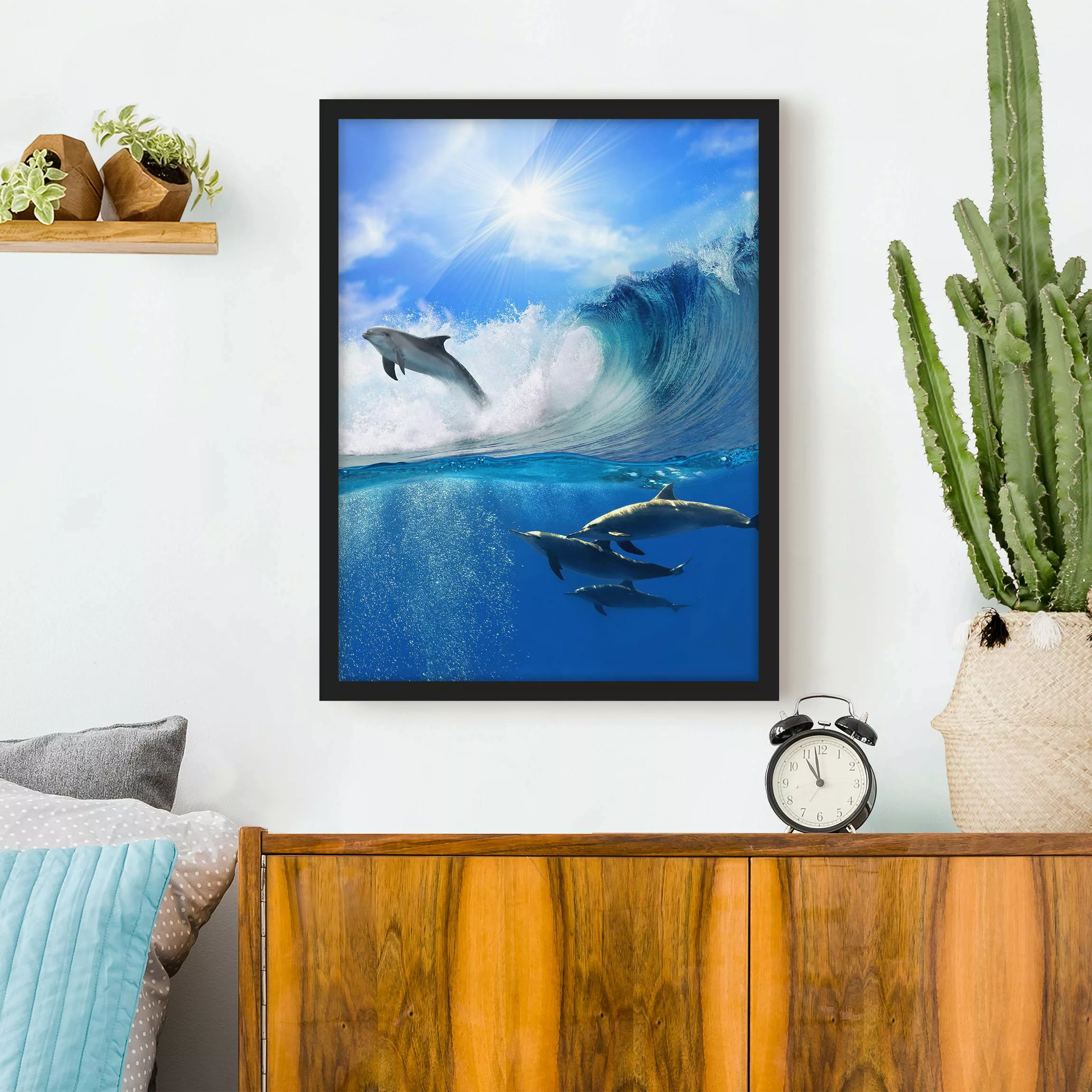 Bild mit Rahmen Tiere - Hochformat Playing Dolphins günstig online kaufen