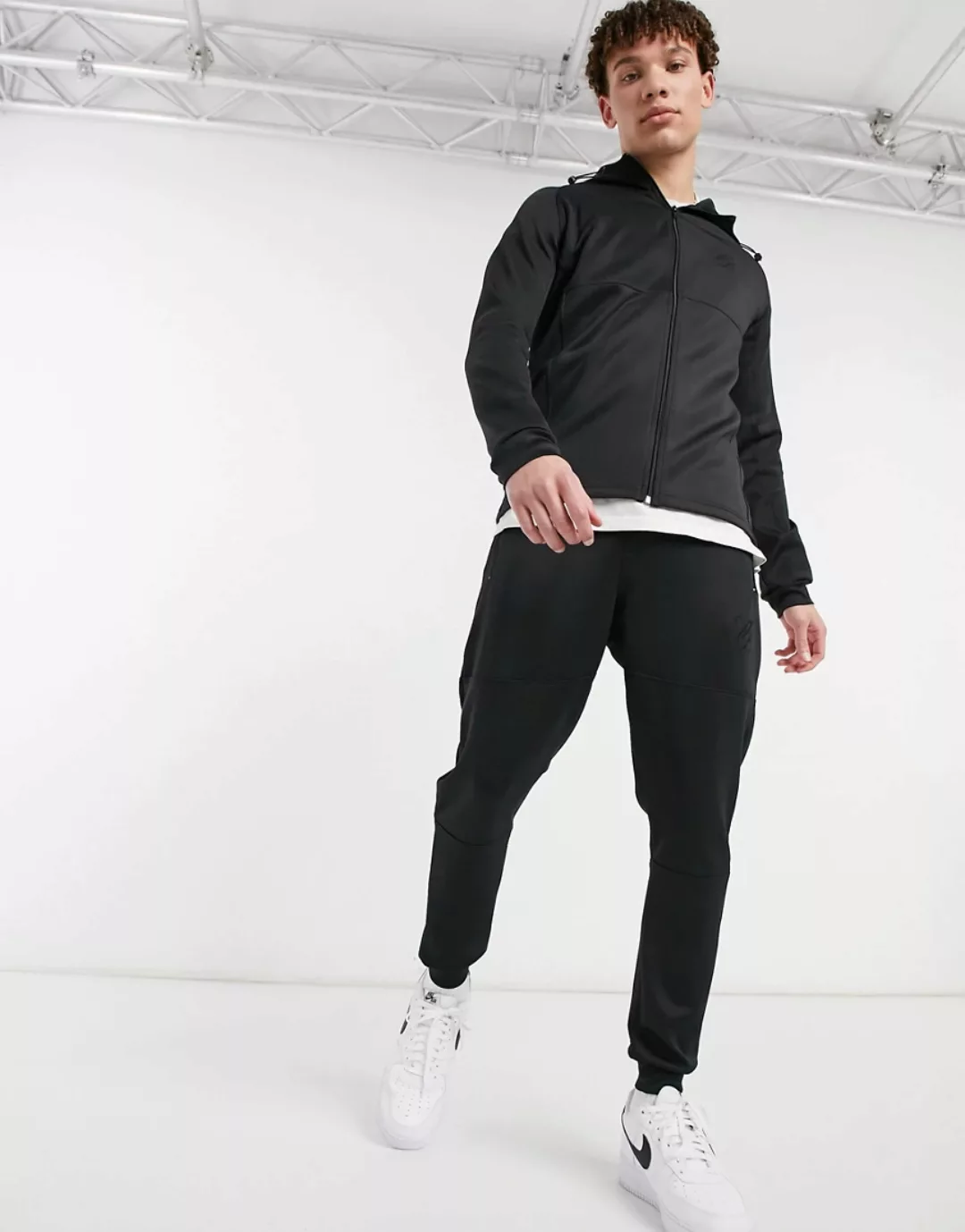 Burton Menswear – Iconic – Jogginghose in Neopren-Optik in Schwarz günstig online kaufen