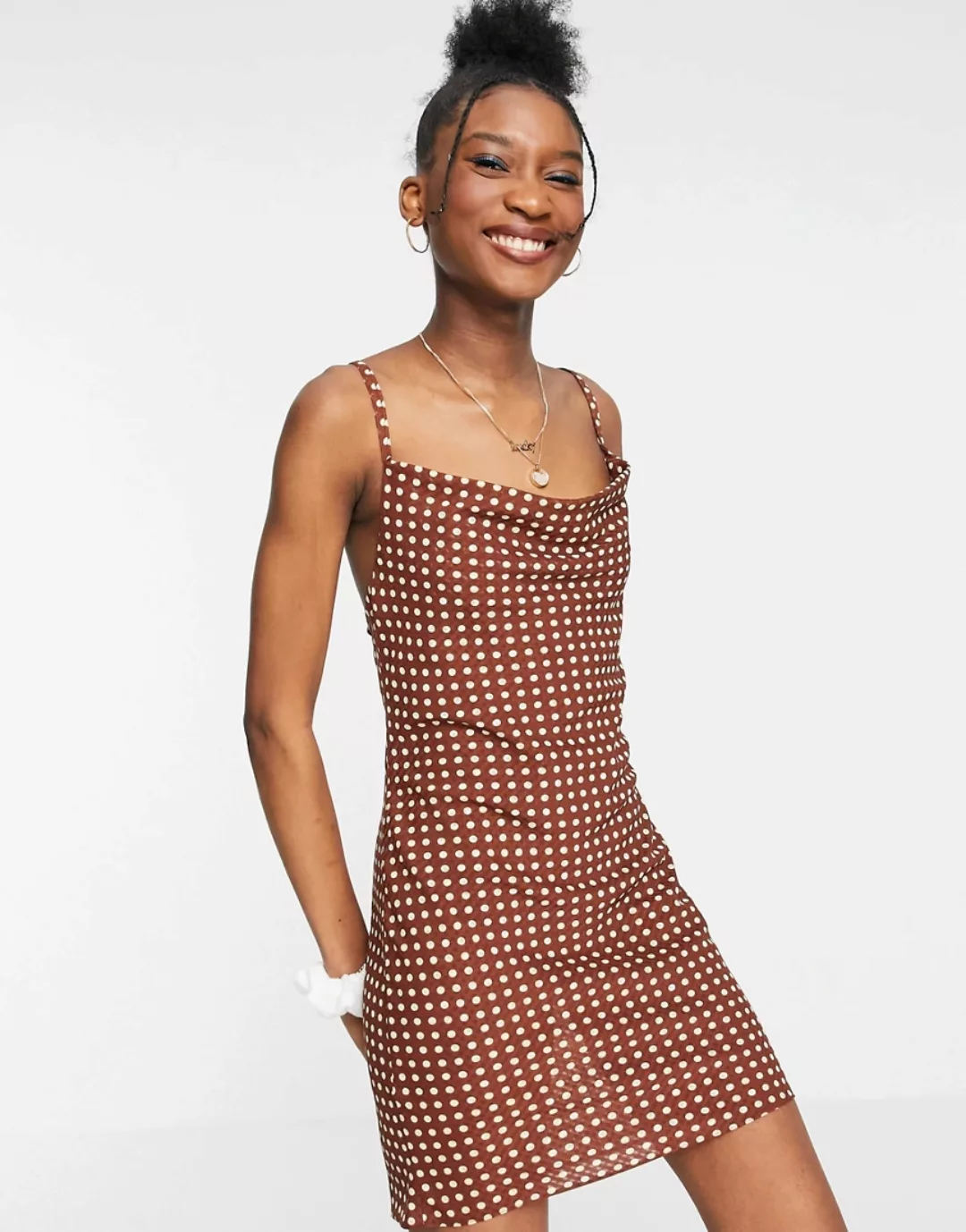 ASOS DESIGN – Mini-Trägerkleid in Rostrot mit Punktemuster-Mehrfarbig günstig online kaufen