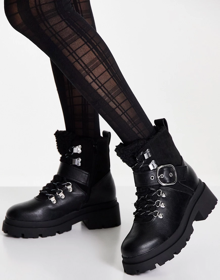 ASOS DESIGN – Applaud – Schnürstiefel in Schwarz mit Lammfellfutter günstig online kaufen