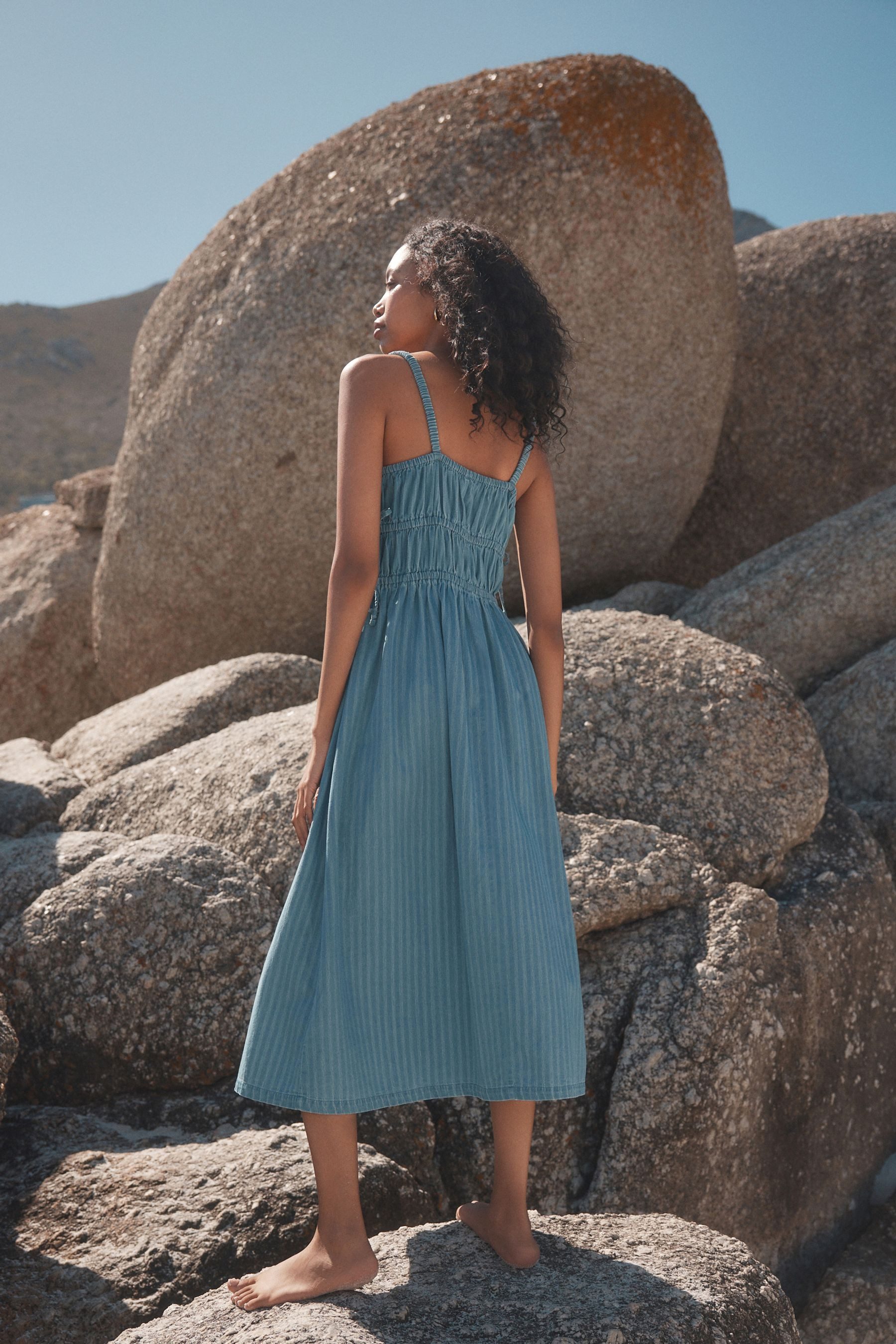 Next Midikleid Gestreiftes Jeans-Midikleid mit Trägern, günstig online kaufen