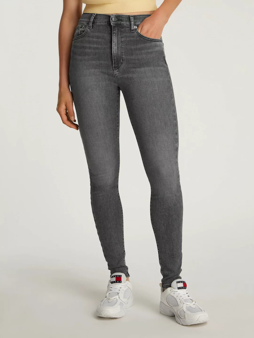 Tommy Jeans Skinny-fit-Jeans "Sylvia High Rise Skinny", mit Logo-Badge günstig online kaufen