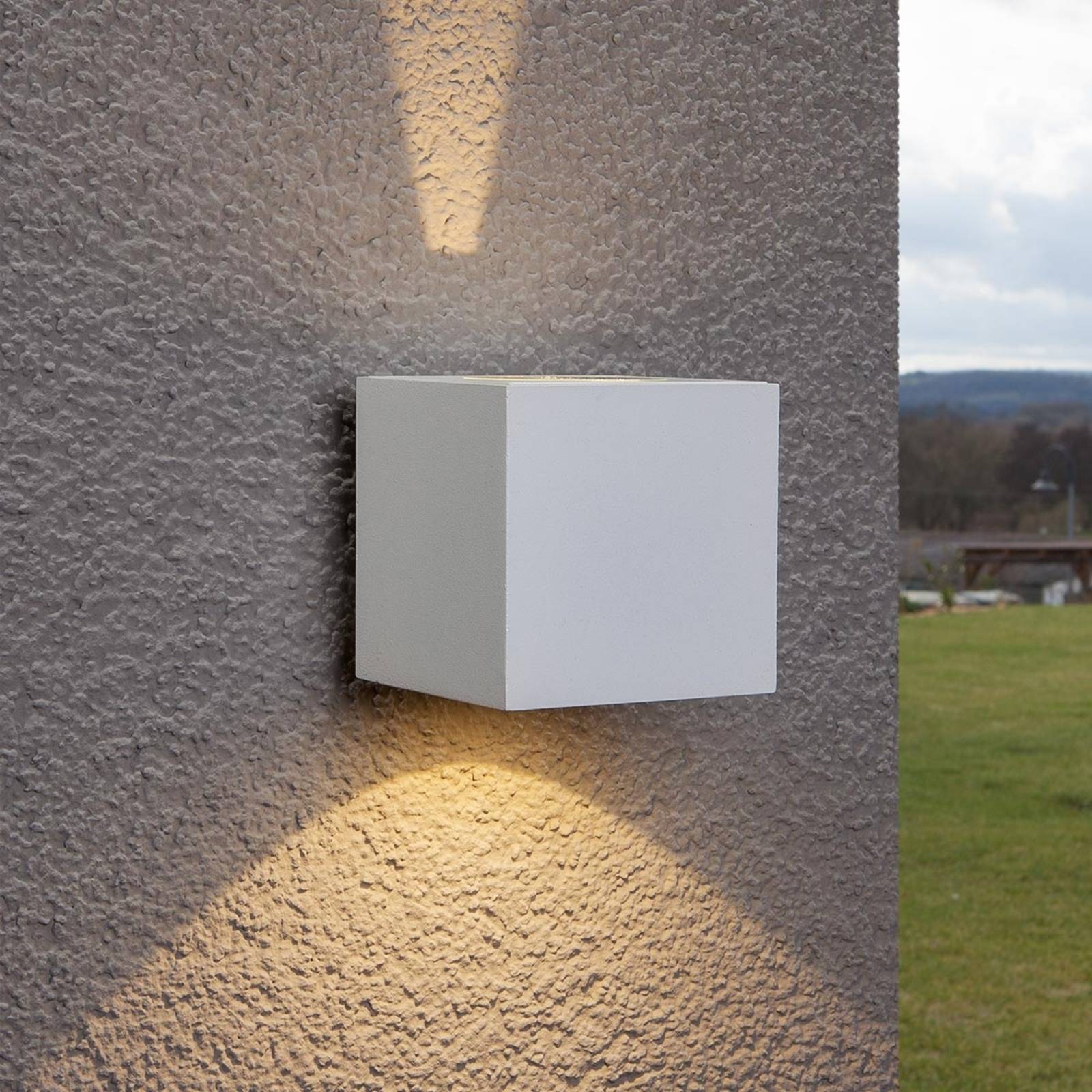 Weiße LED-Außenwandleuchte Jarno, Würfelform günstig online kaufen