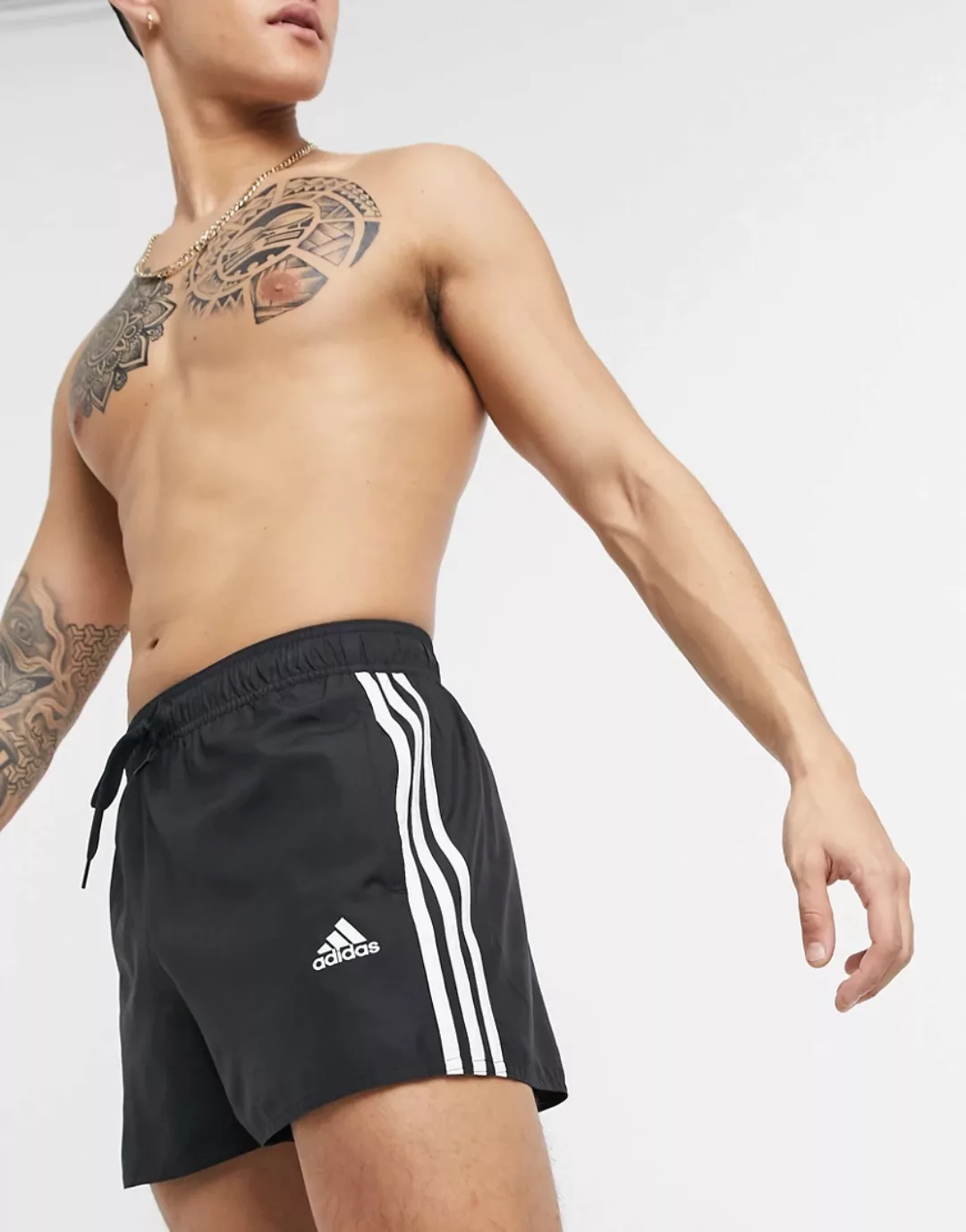 adidas – Swimming – Schwarze Badeshorts mit den 3-Streifen günstig online kaufen