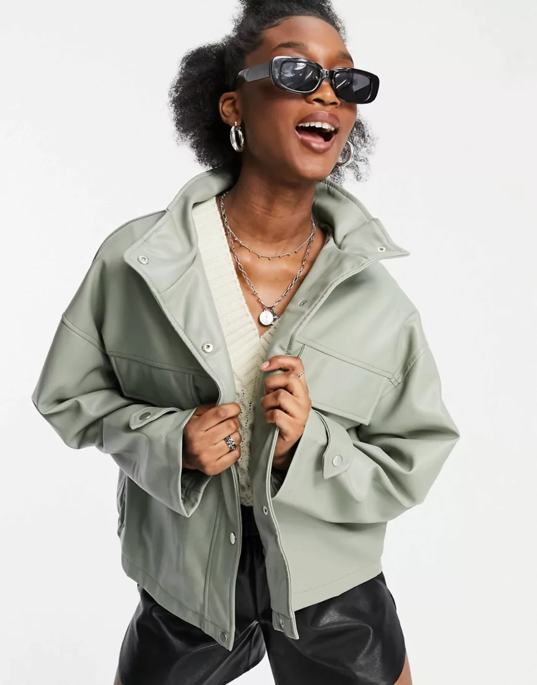 ASOS DESIGN – Oversize-Jacke zum Hineinschlüpfen aus Kunstleder in Salbeigr günstig online kaufen