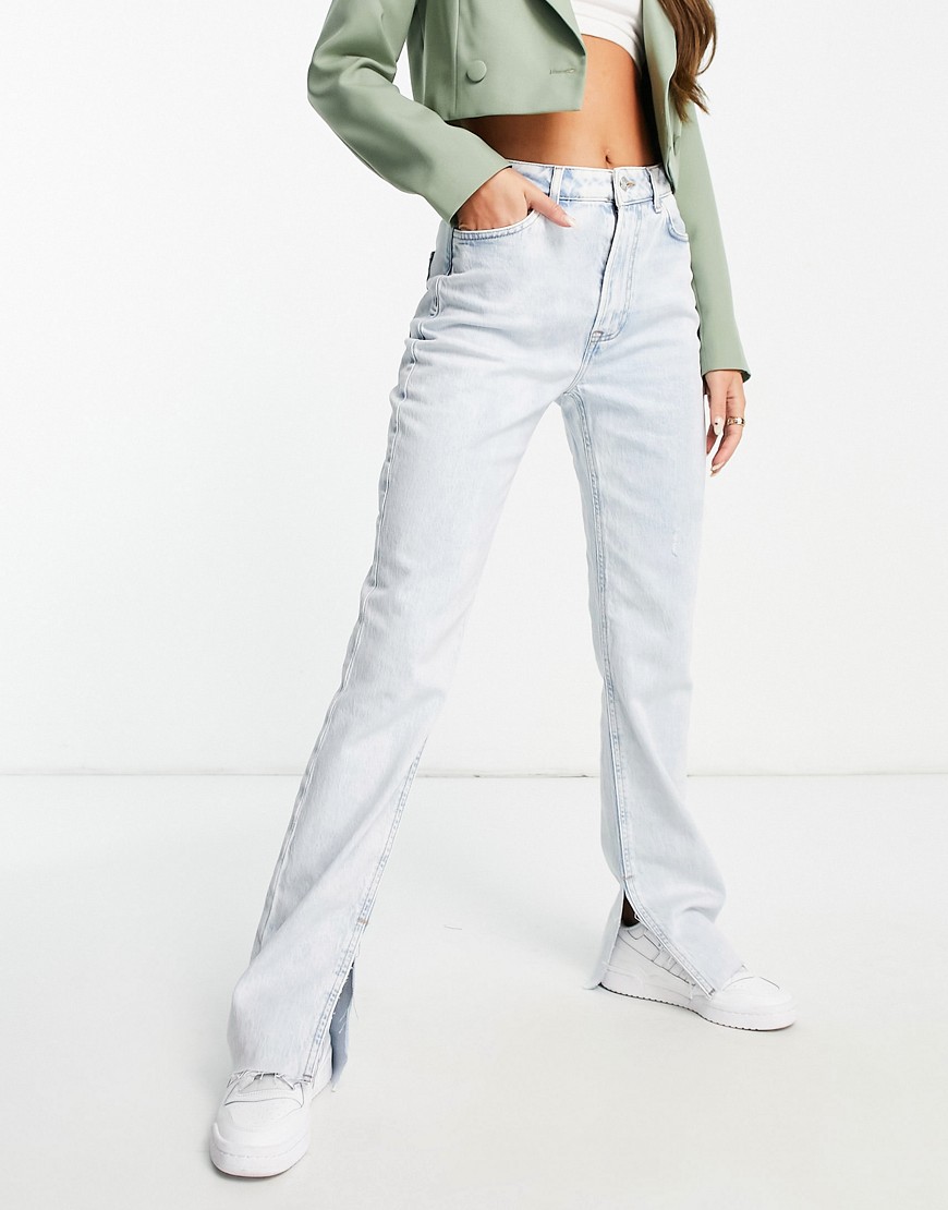 New Look – Ausgestellte Jeans mit Saumschlitzen in verwaschenem Hellblau günstig online kaufen