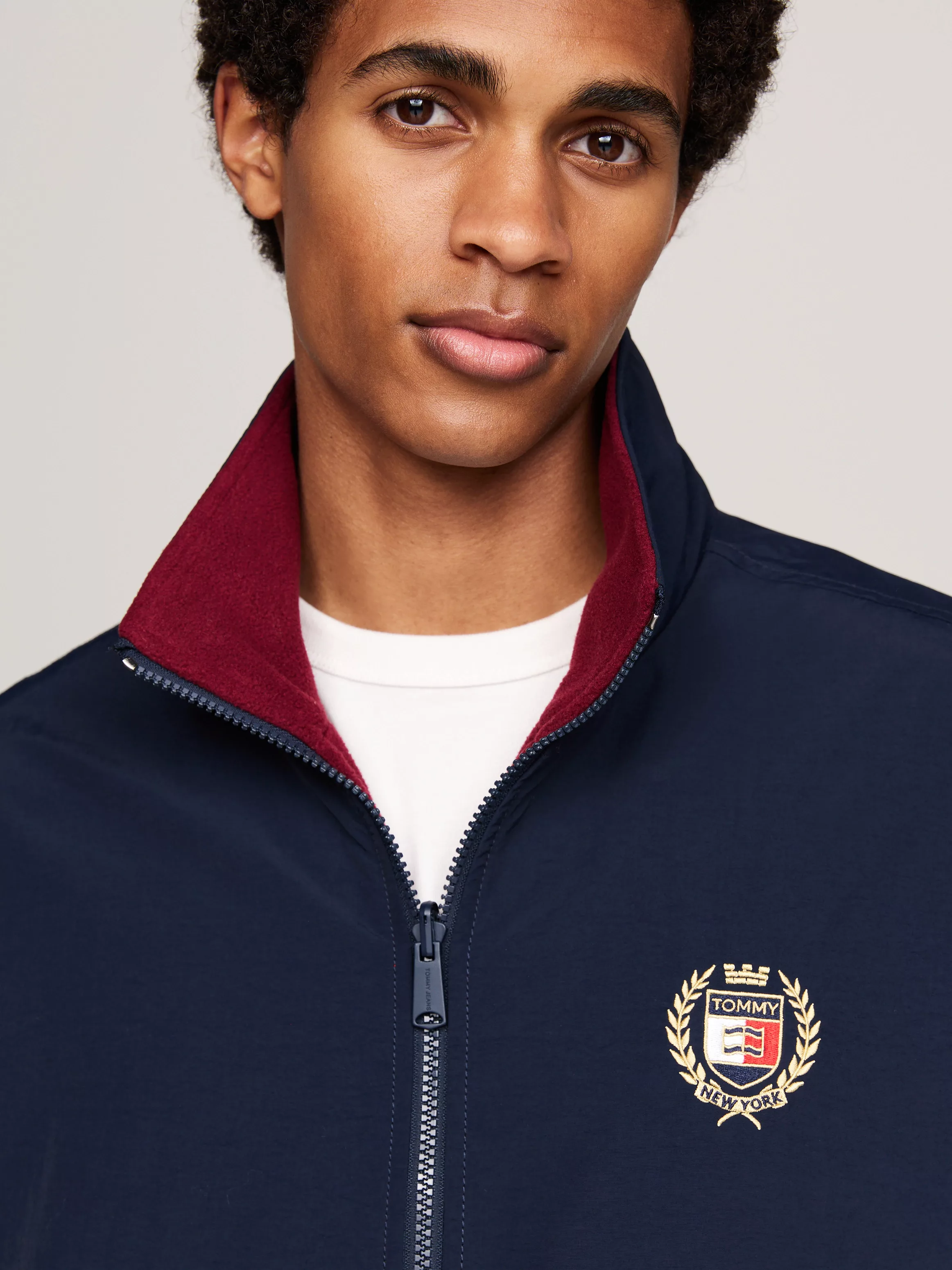 Tommy Jeans Windbreaker "TJM POLAR CREST REVERSE JKT EXT", Stickerei auf Br günstig online kaufen