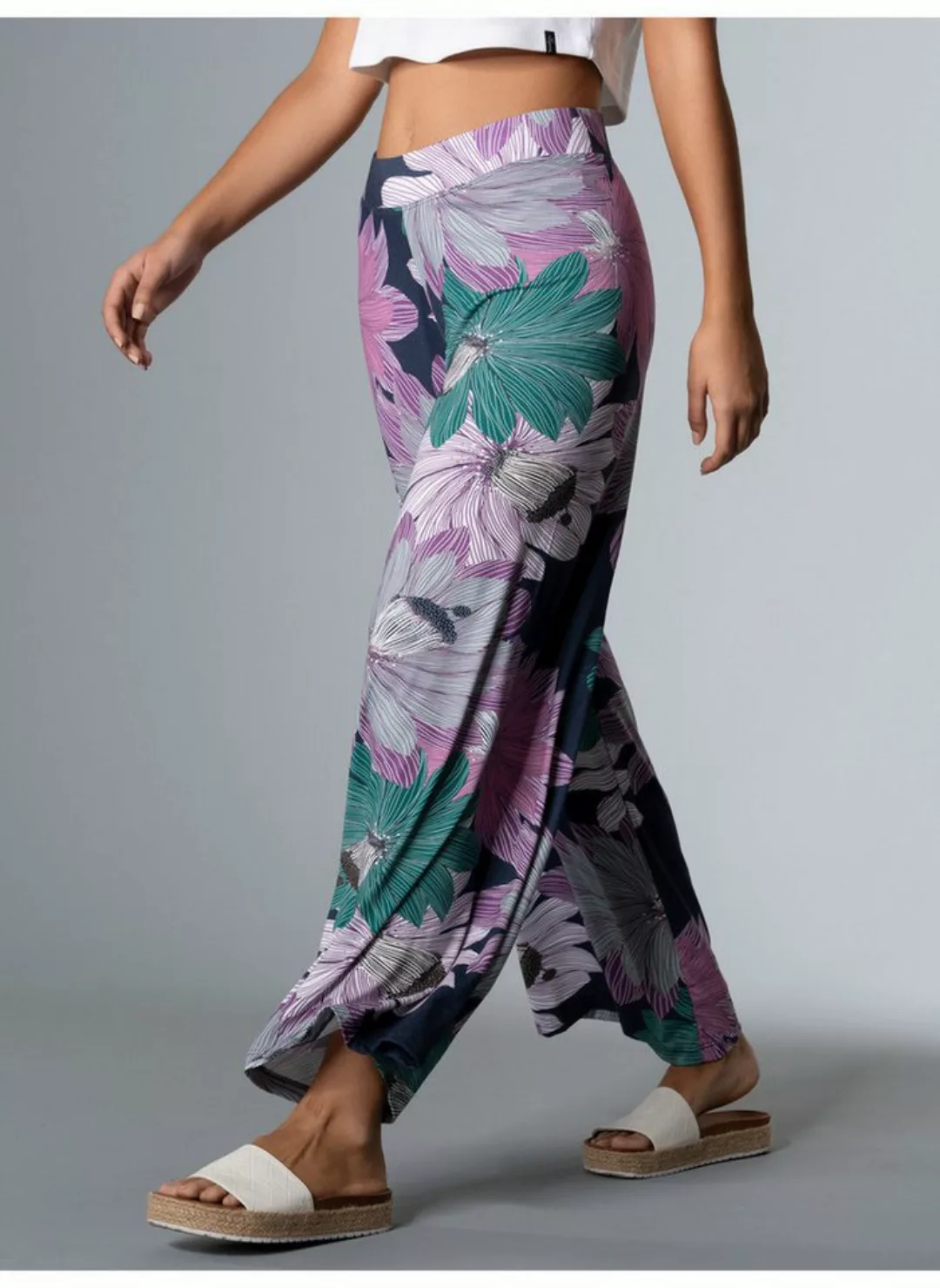 Trigema Jerseyhose TRIGEMA Elastische Hüfthose mit floralem Allover-Print ( günstig online kaufen