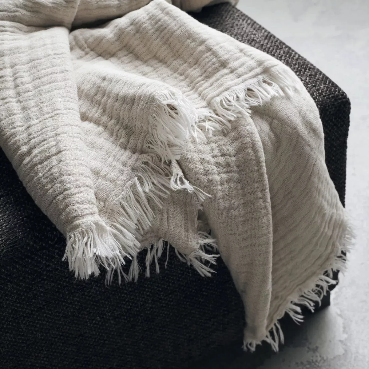 Decke Plaid Alice aus Baumwolle in Beige mit Fransen günstig online kaufen