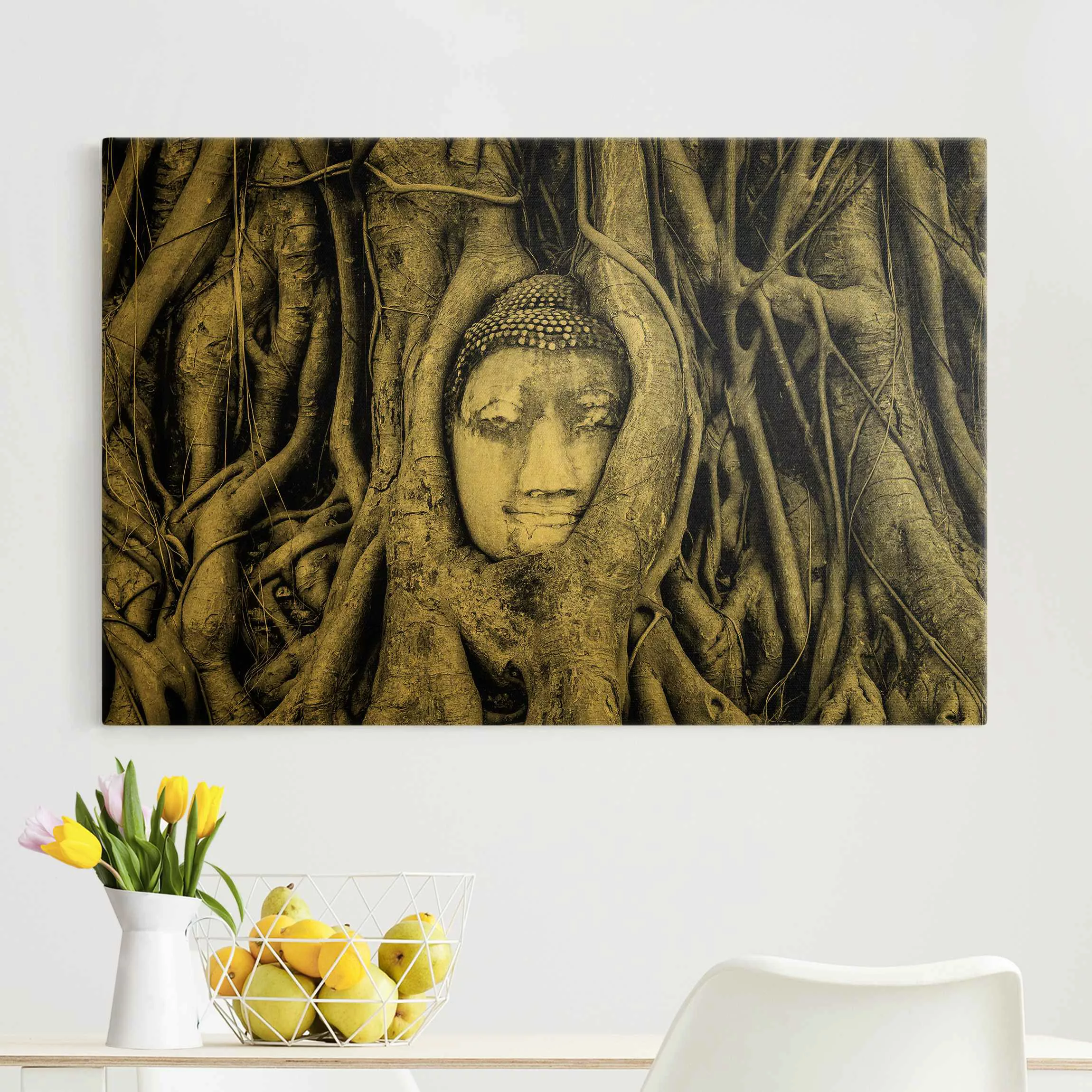 Leinwandbild Gold Buddha in Ayuttaya von Baumwurzeln gesäumt in Schwarzweiß günstig online kaufen