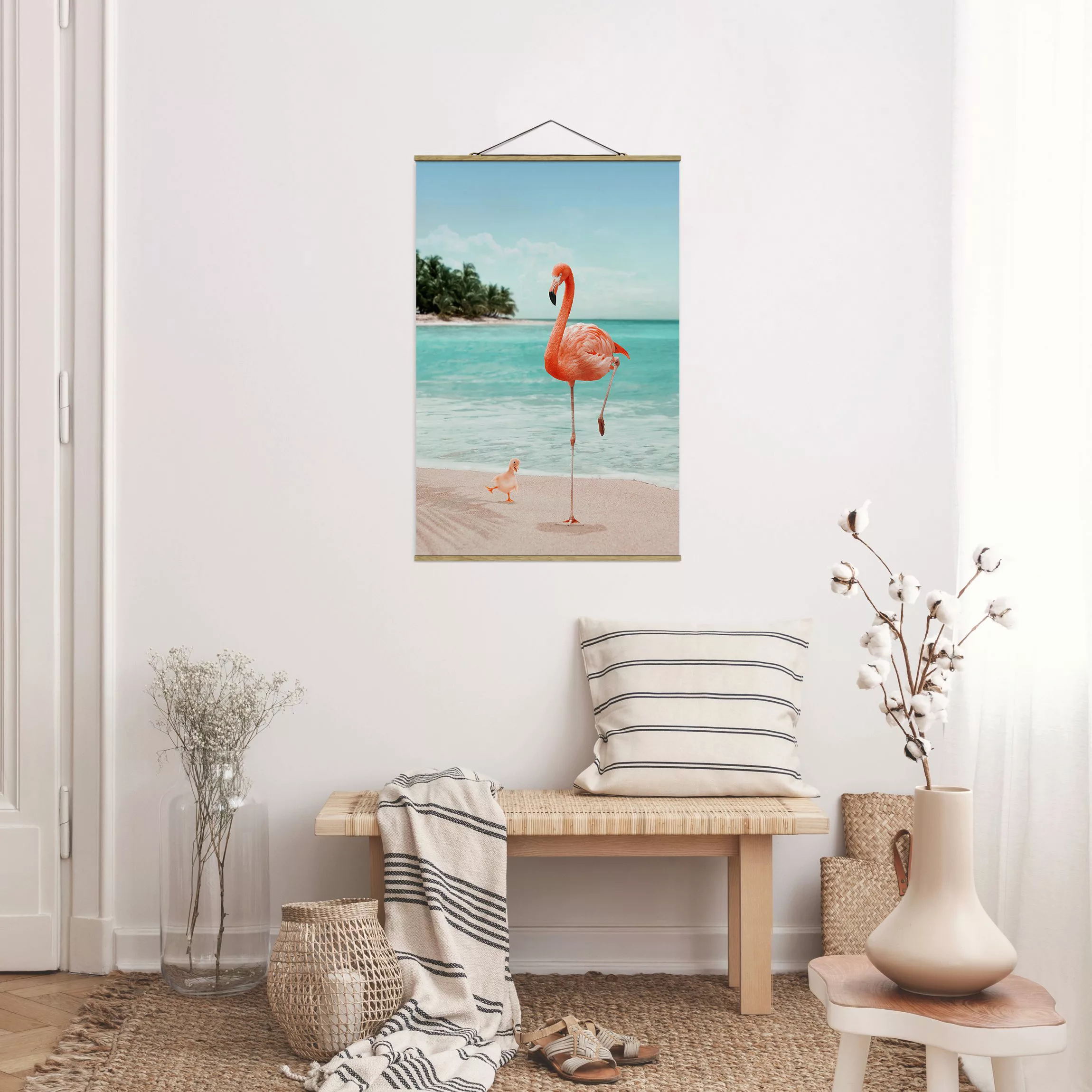 Stoffbild Strand mit Posterleisten - Hochformat Strand mit Flamingo günstig online kaufen
