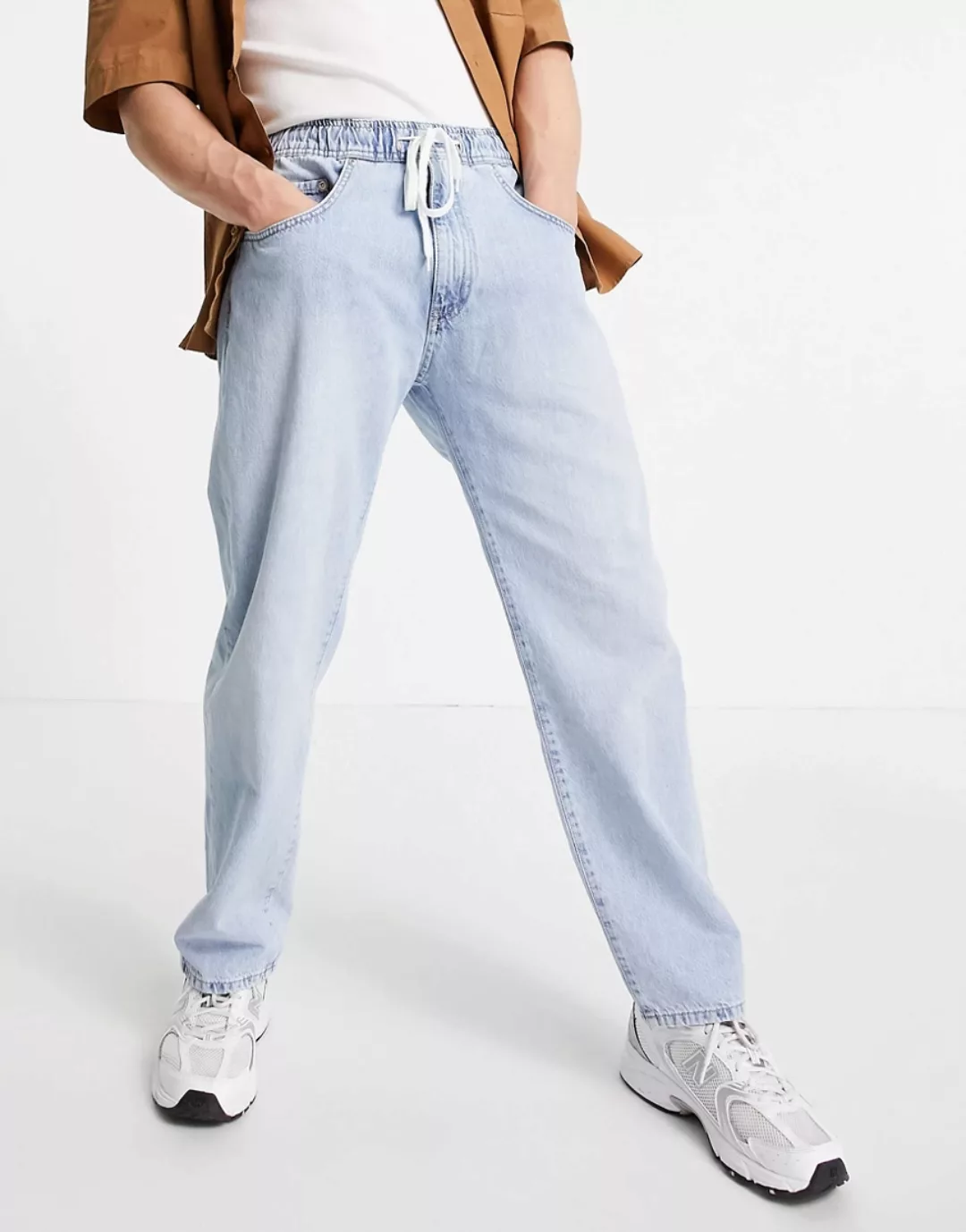 Pull&Bear – Jeans-Jogginghose mit weitem Bein in hellblauer Waschung günstig online kaufen