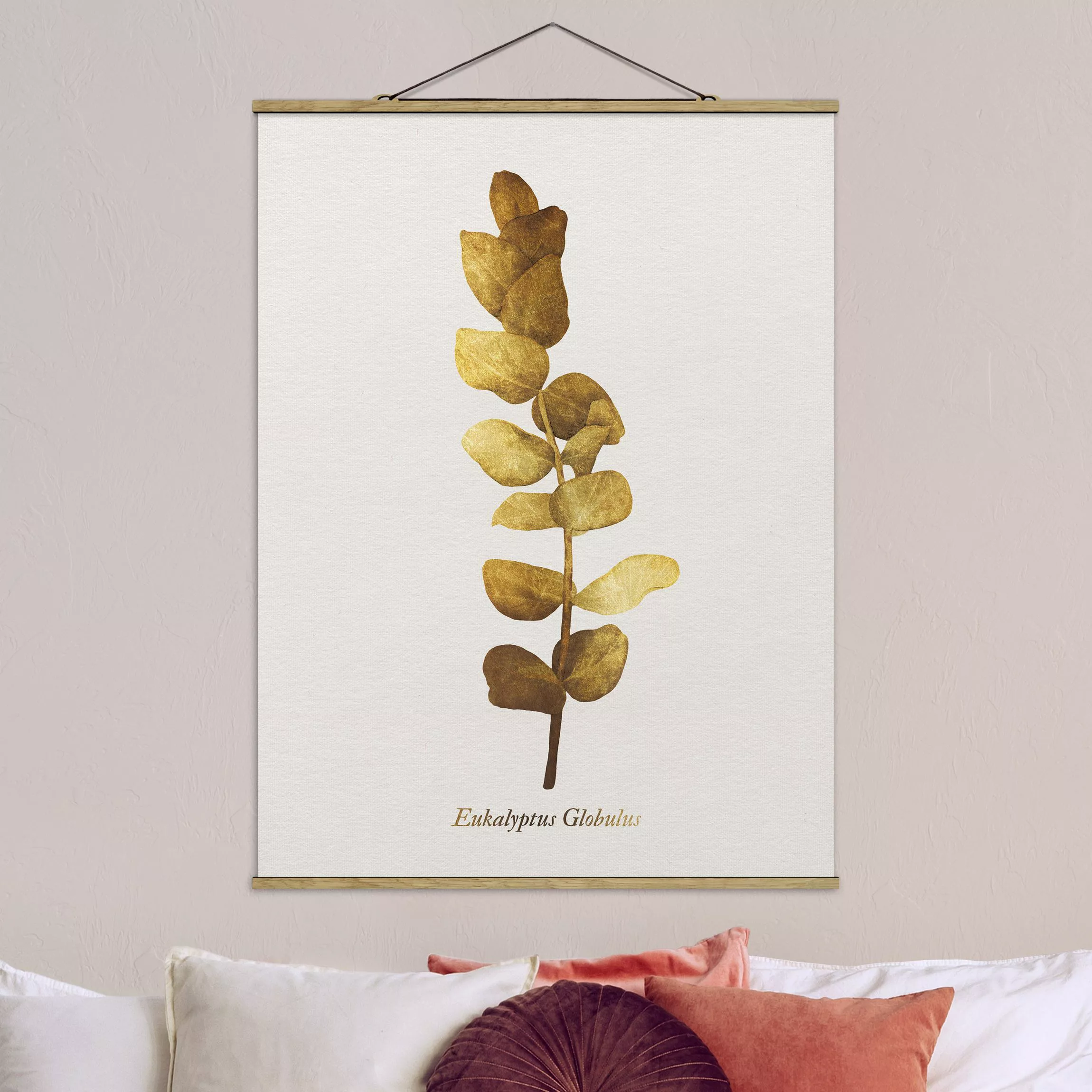 Stoffbild Blumen mit Posterleisten - Hochformat Gold - Eukalyptus günstig online kaufen