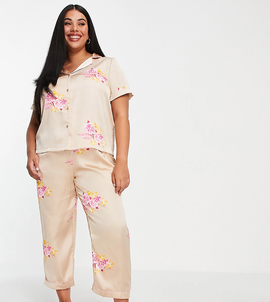 Vero Moda Curve – Geblümter Satin-Pyjama in Gold mit Hemd und Shorts-Mehrfa günstig online kaufen