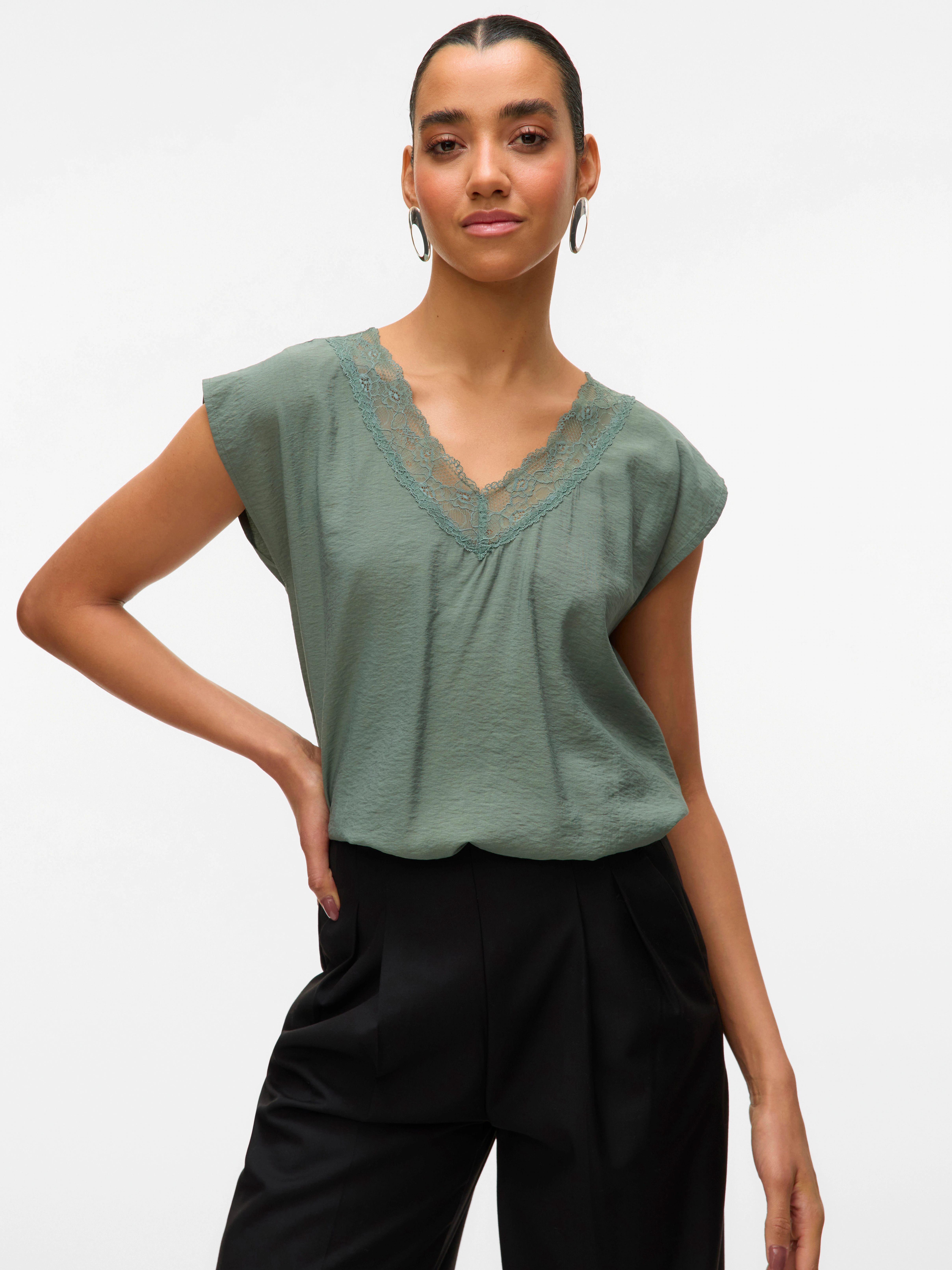 Vero Moda Spitzentop "VMSAFA SL V-NECK LACE TOP WVN GA NOOS" günstig online kaufen