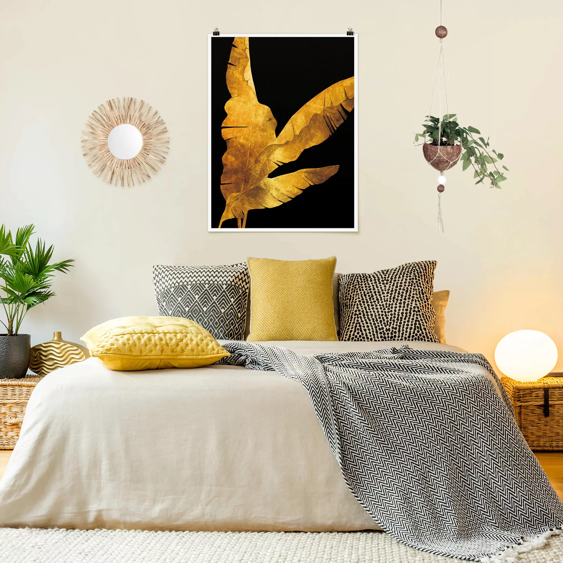Poster Blumen - Hochformat Gold - Bananenpalme auf Schwarz günstig online kaufen