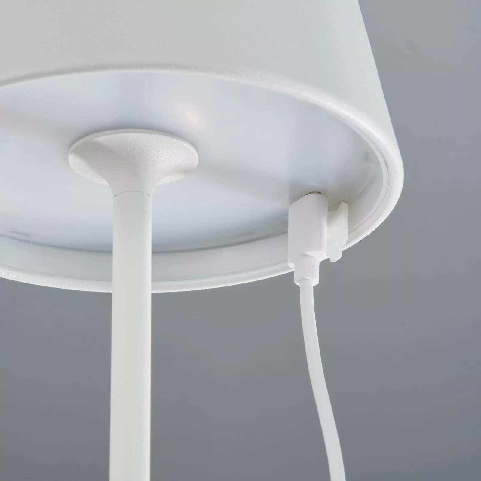 LED-Außentischlampe Cosenza mit Akku RGBW sandweiß günstig online kaufen