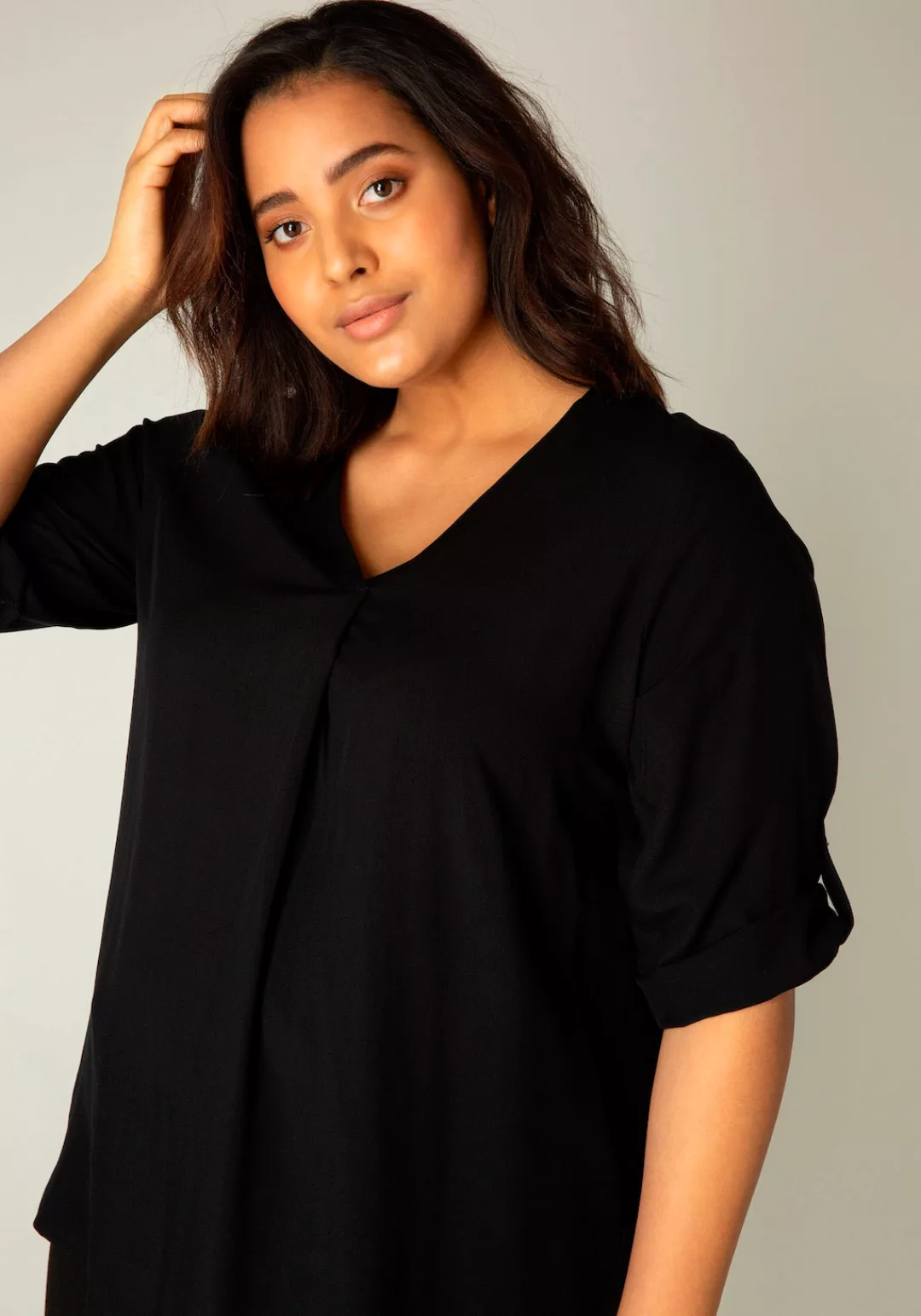Base Level Curvy Shirtbluse Yanina mit V-Ausschnitt günstig online kaufen