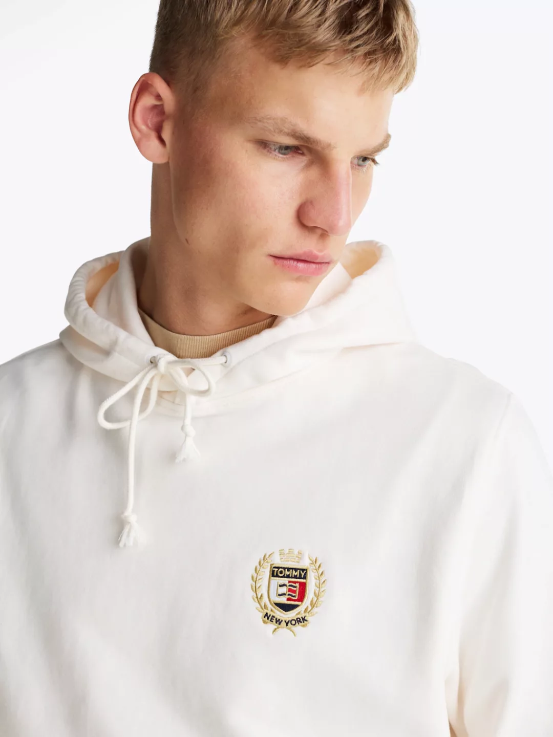 Tommy Jeans Sweatshirt TJM REG TJ FLAG CREST HOOD EXT besticktes Markenlogo günstig online kaufen