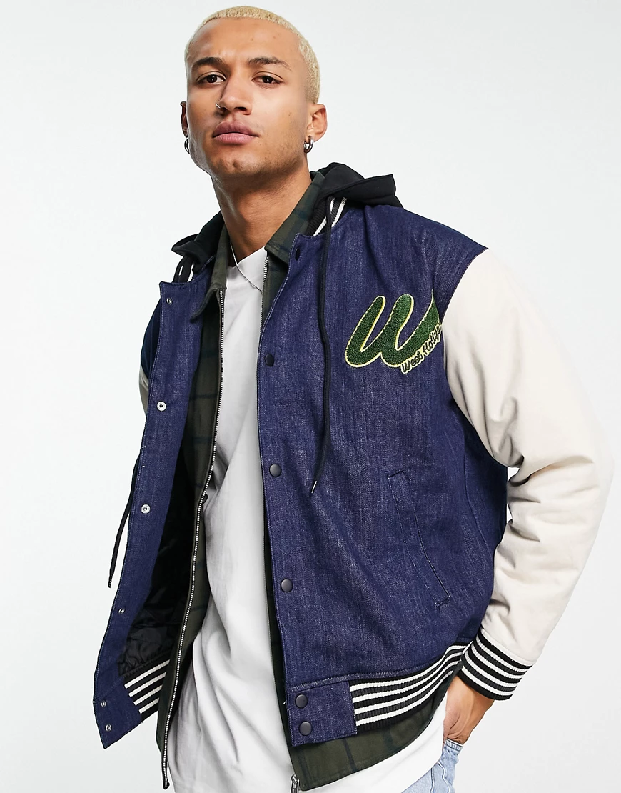 ASOS DESIGN – College-Bomberjacke aus Denim in mittelblauer Waschung mit Ka günstig online kaufen