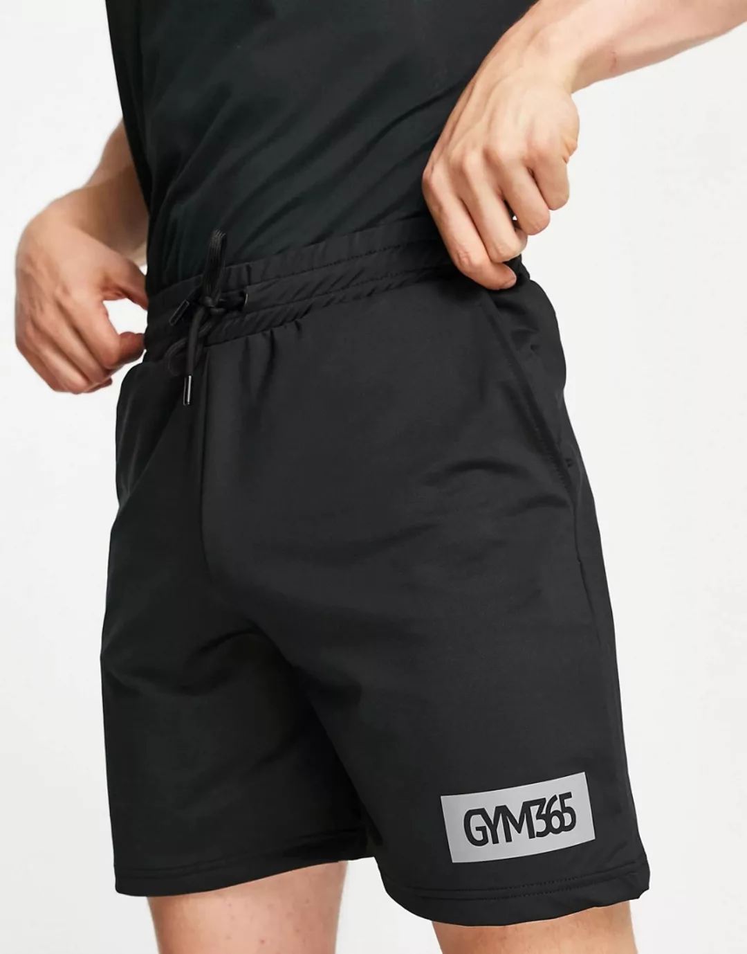 Gym 365 – Shorts in Schwarz mit Logobox günstig online kaufen