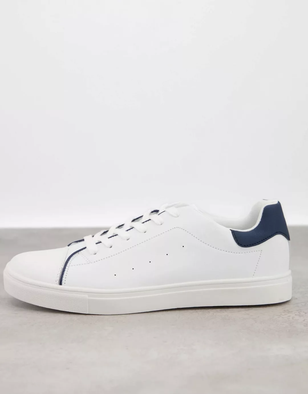Loyalty and Faith – Minimalistische Sneaker zum Schnüren in Weiß und Marine günstig online kaufen